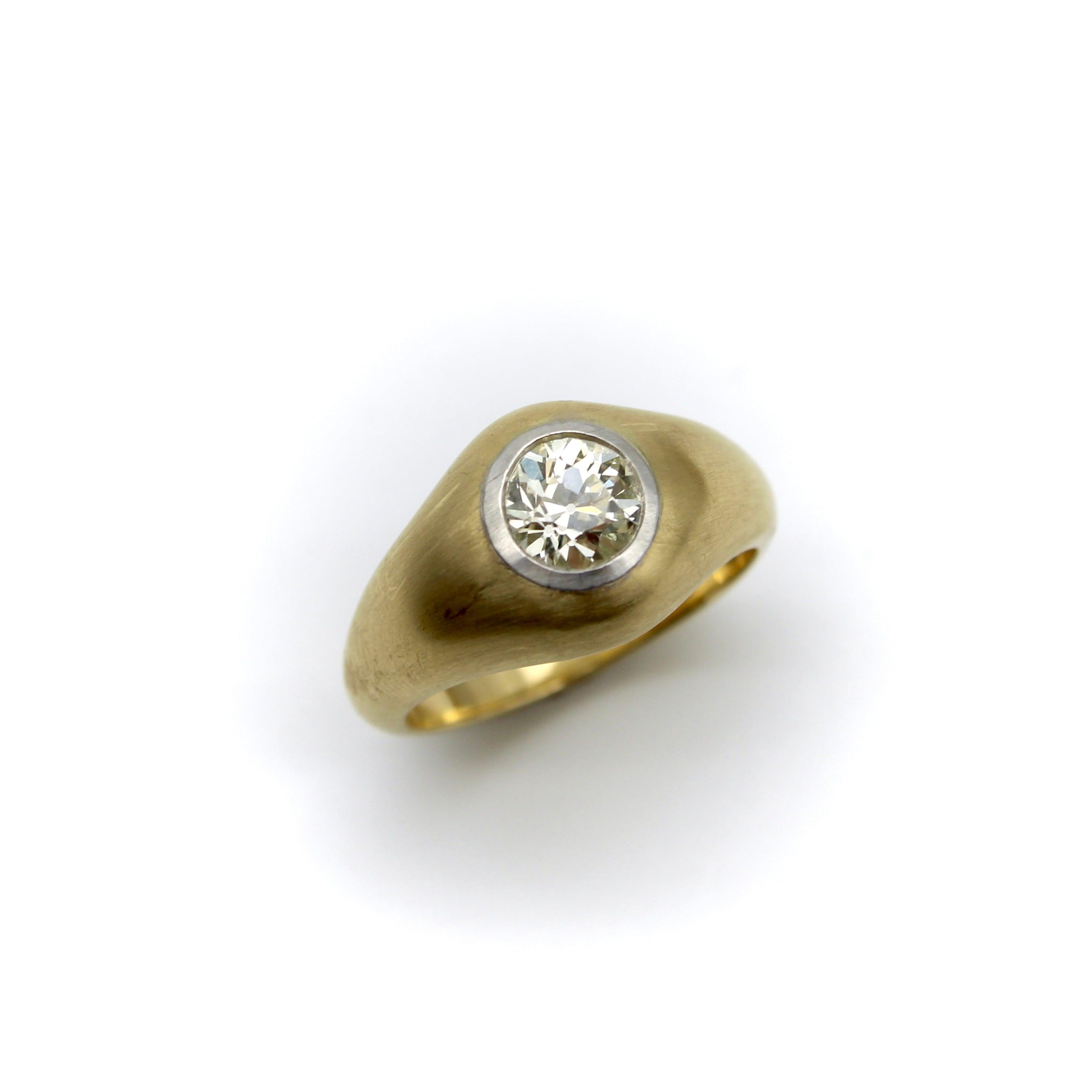 18K Gold and Old European Cut Diamond Signature Flush Mount Ring In New Condition In Venice, CA
