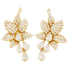 Orecchini a testa di fiore con diamante in oro 18K