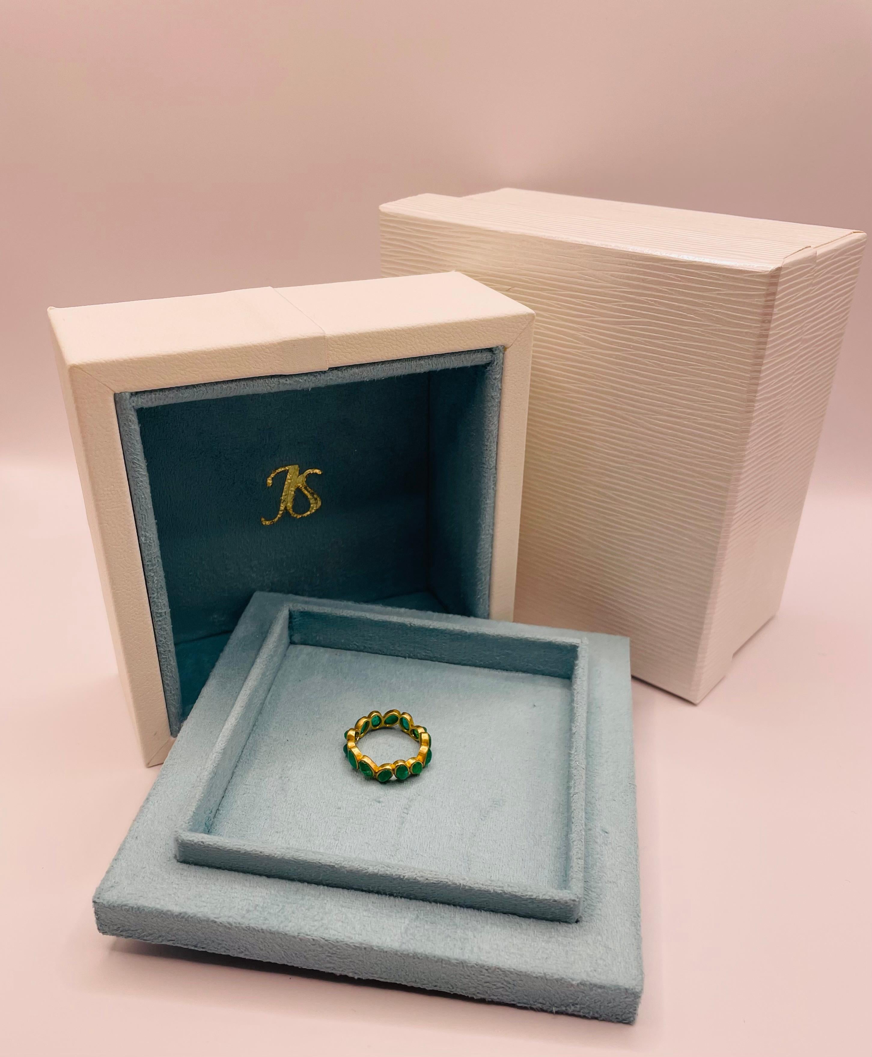 18k Gold and Emeralds Ring by Julia Shlovsky In New Condition For Sale In Seattle, WA