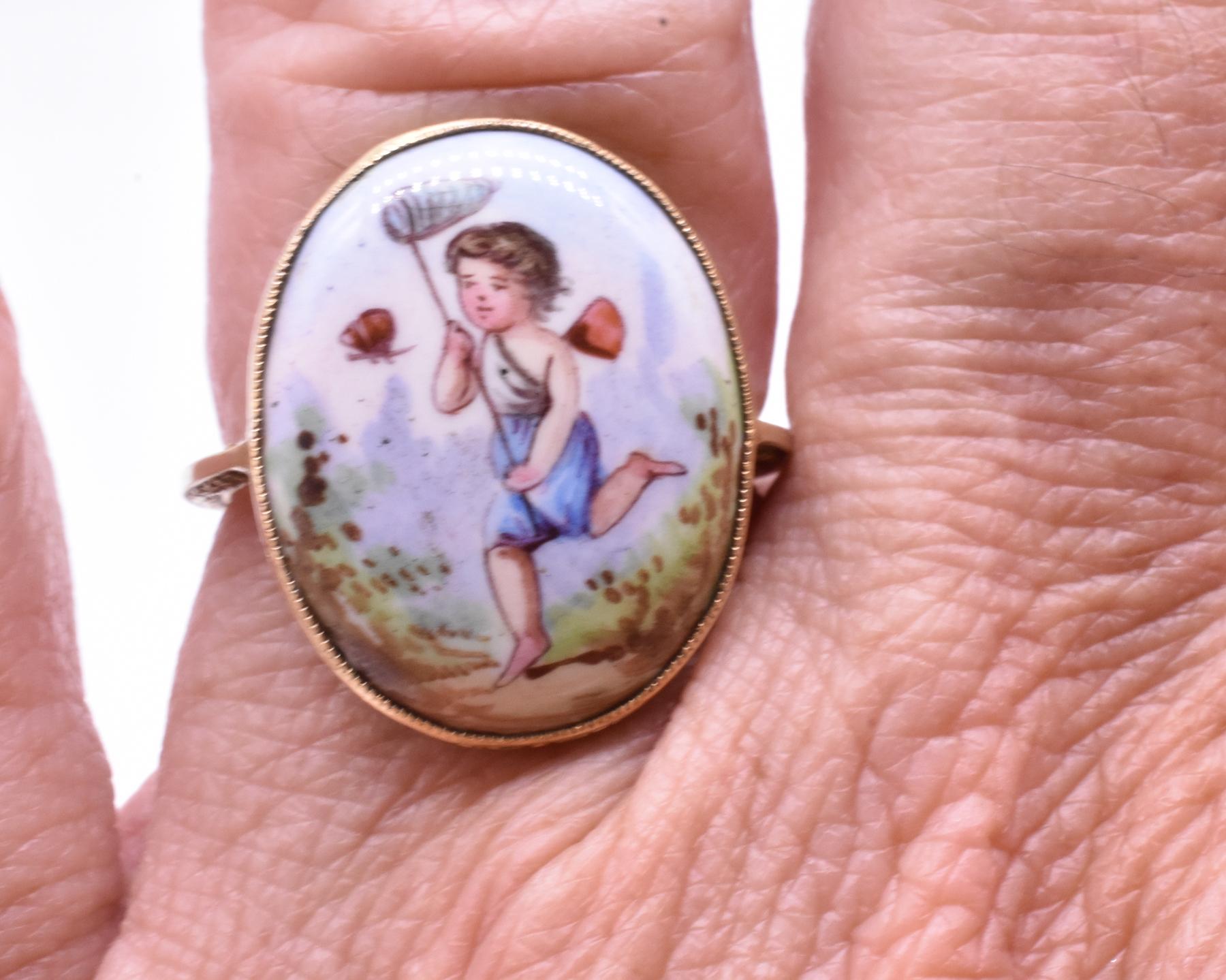 18 Karat Gold and Enamel Cupid and Psyche Allegory Ring In Excellent Condition In Baltimore, MD