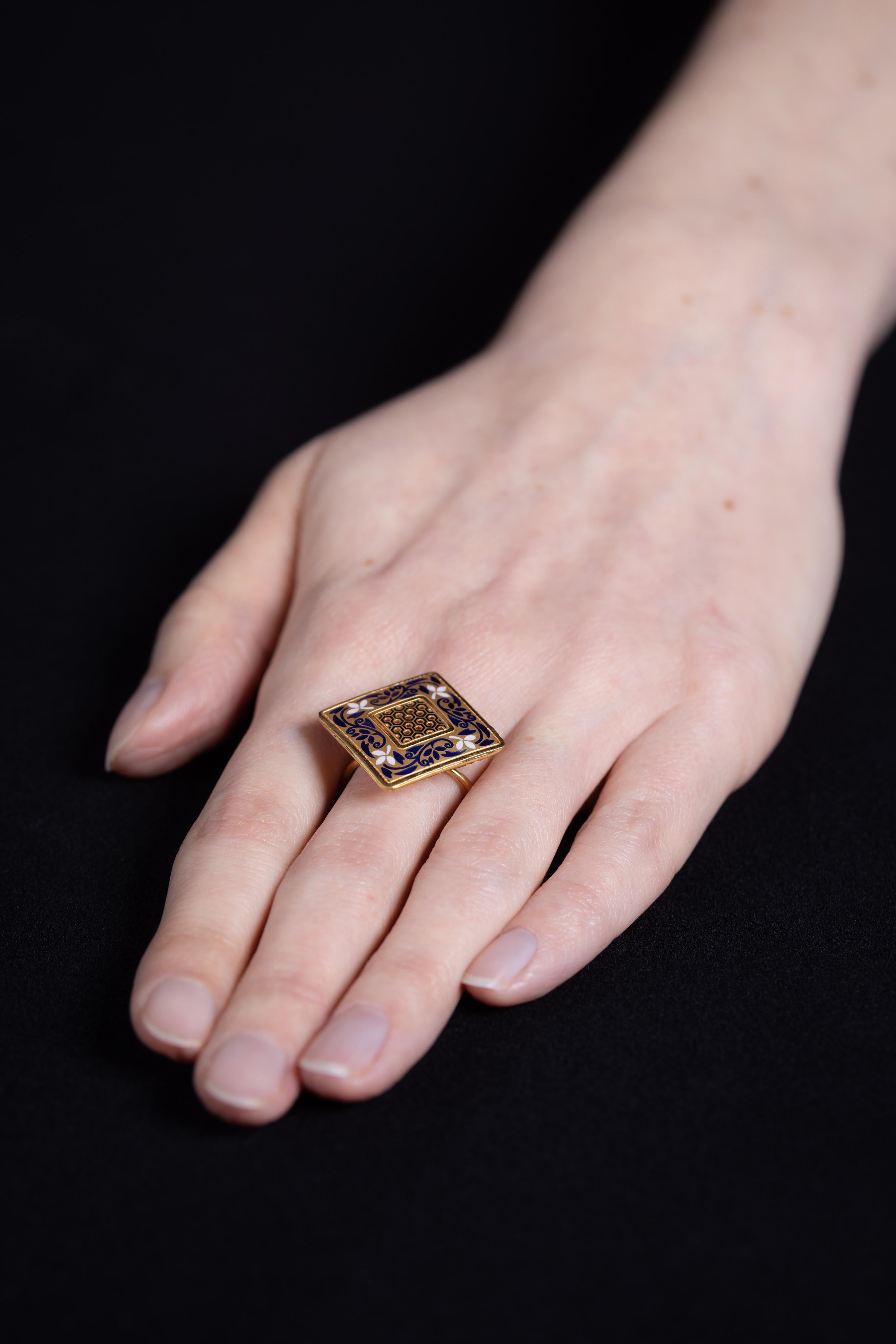 Women's or Men's 18k Gold and Enamel Signet Ring For Sale