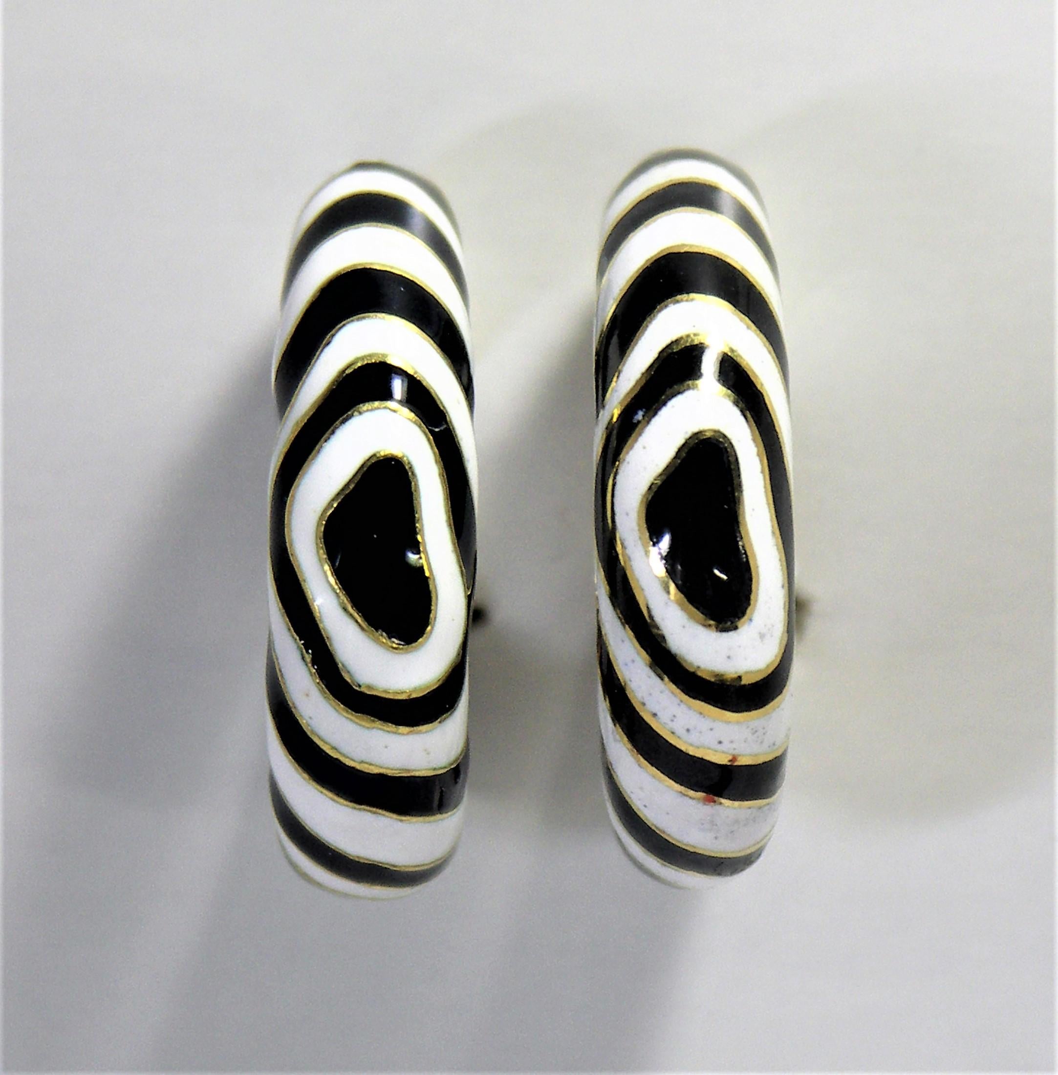 18 Karat Gold and Enamel Zebra Striped Clip on Hoop Earrings In Good Condition In Palm Beach, FL