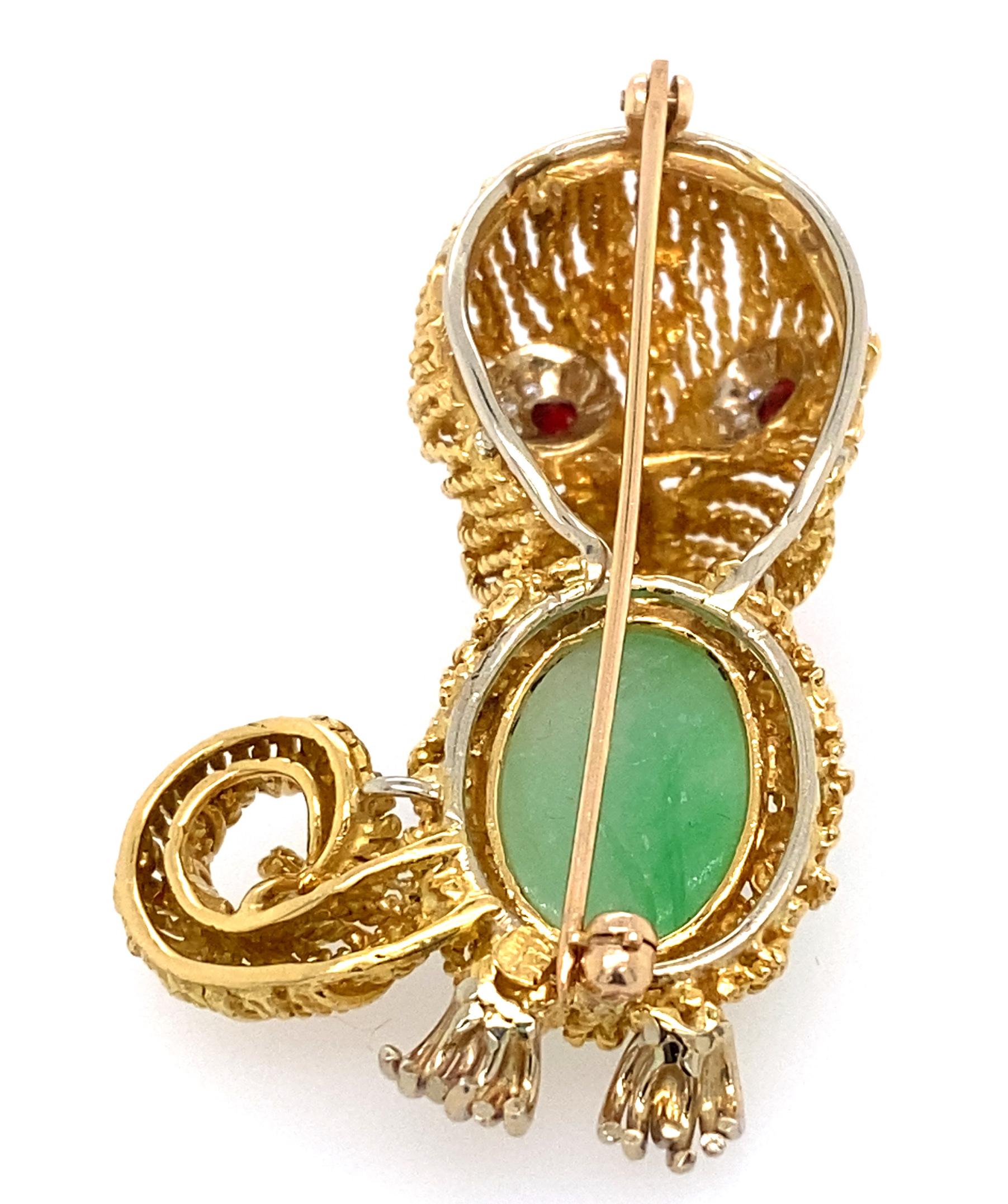 18k Gold and Jade Squirrel Brooch In Excellent Condition For Sale In New York, NY