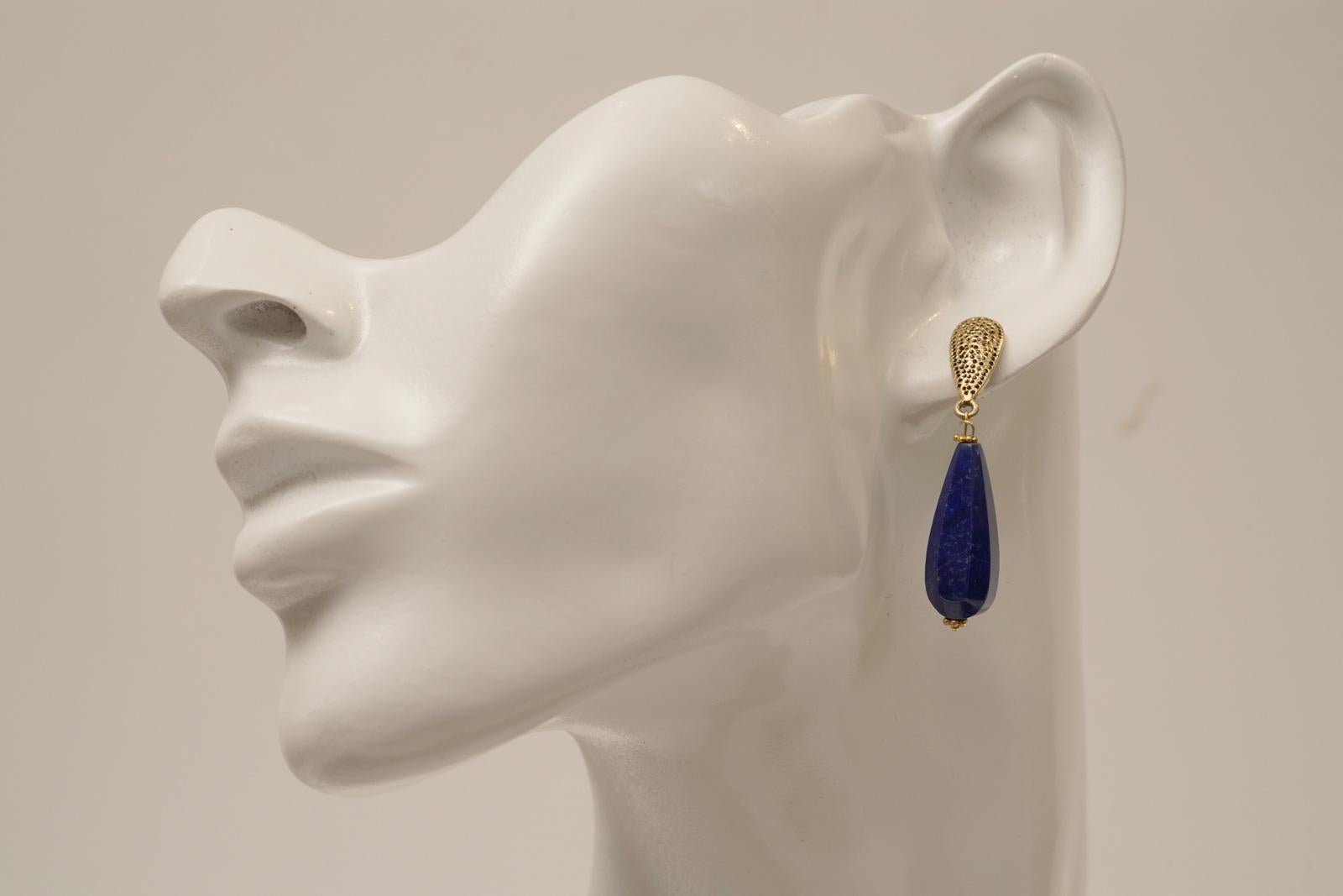 18 Karat Gold and Lapis Lazuli Drop Dangle Earrings In Excellent Condition For Sale In Nantucket, MA