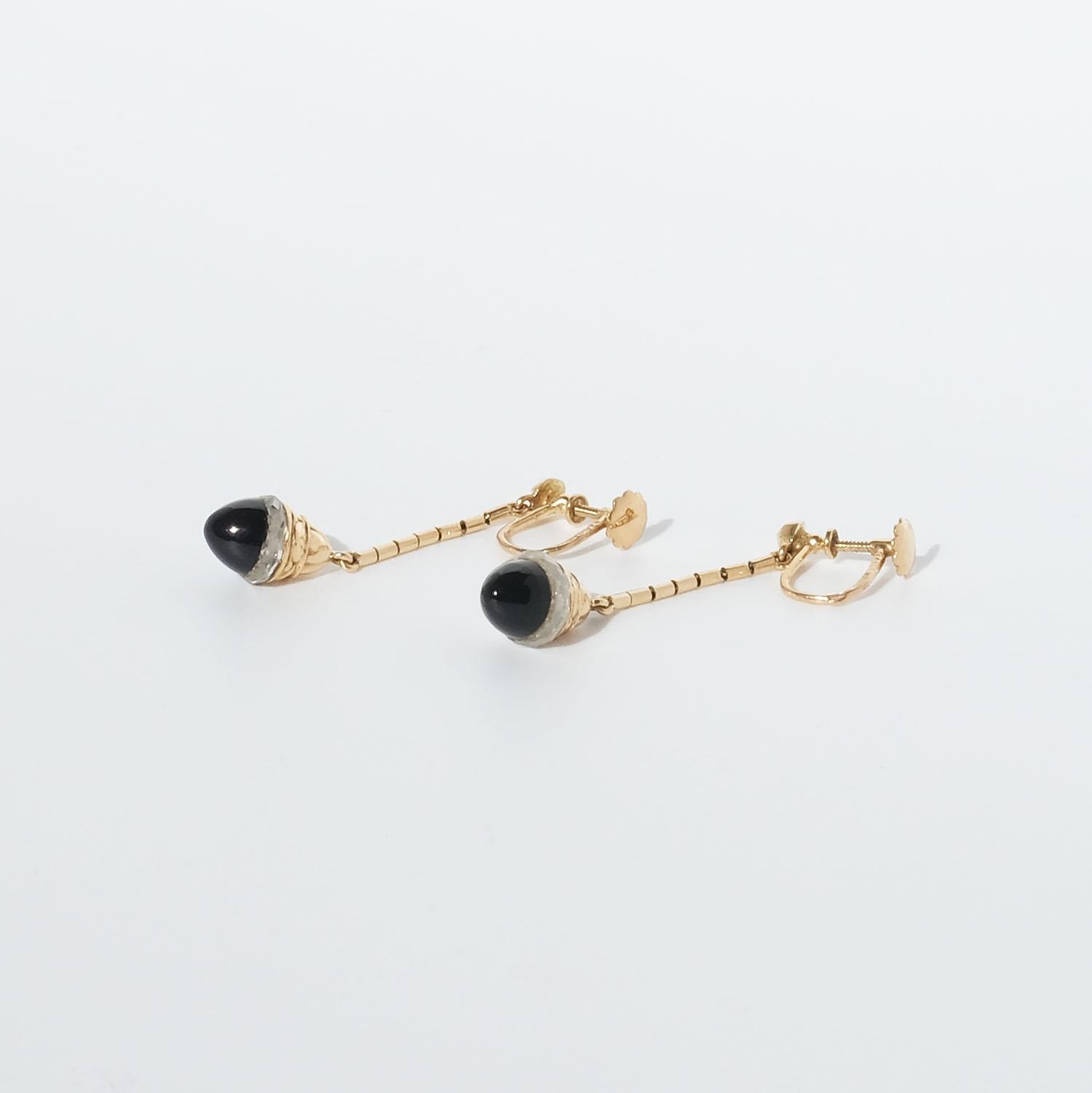 18k Gold and Onyx Earrings Made in the 1950s in Sweden In Good Condition For Sale In Stockholm, SE