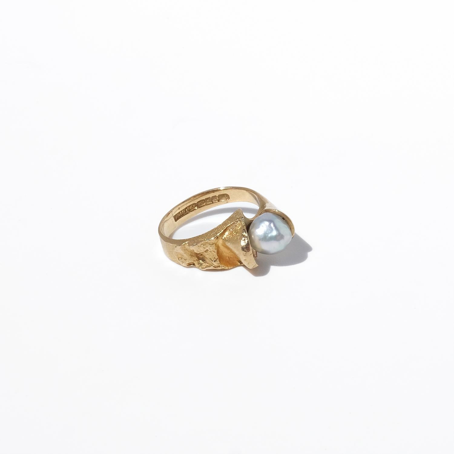 Women's or Men's 18K Gold and Pearl Ring by Lapponia “Birth of a Pearl” Made 1992 For Sale