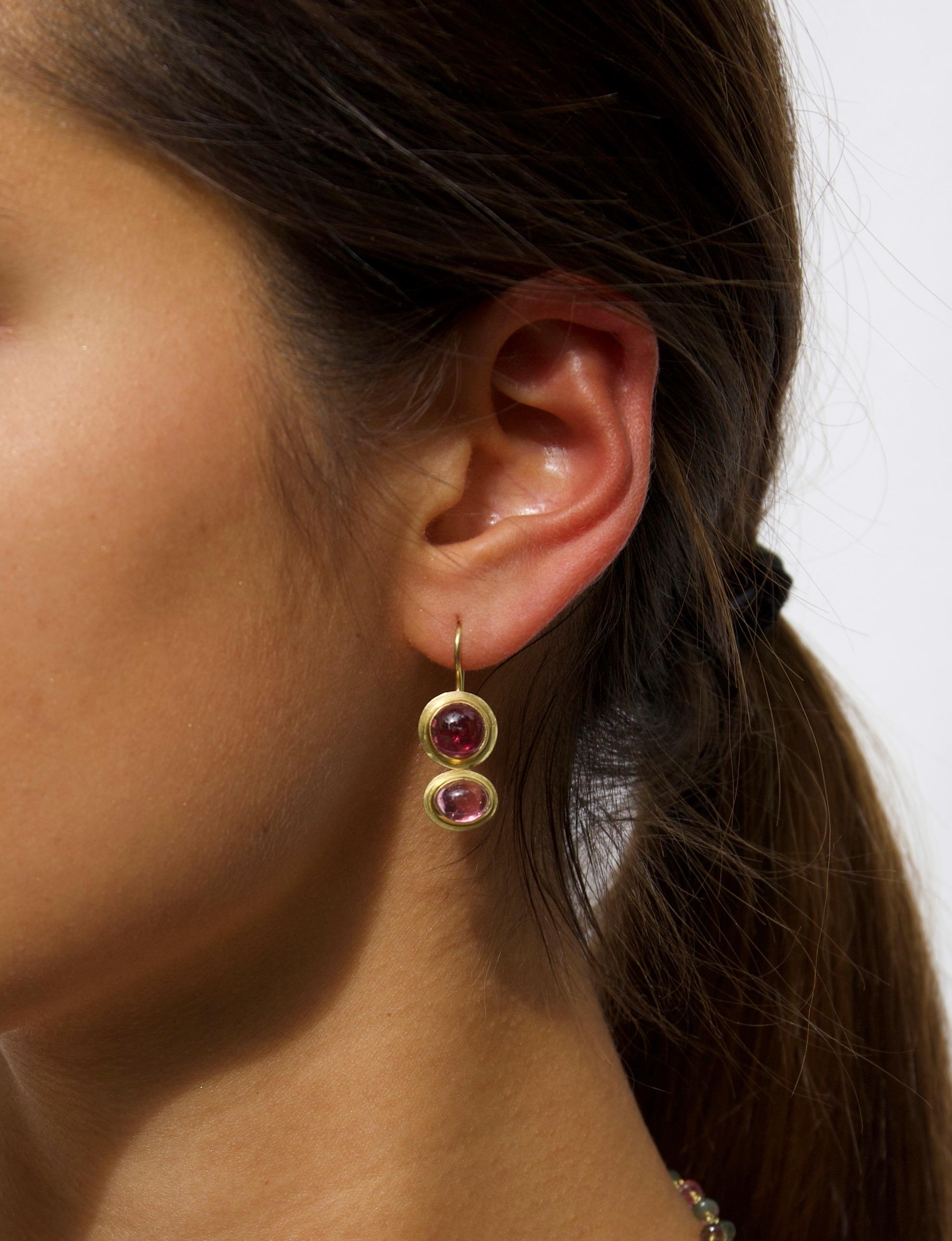 These 18k gold earrings with tourmalines in pale pink and deep magenta color are feminine, dainty, and very comfortable to wear. The perfect choice of jewelry to wear all day. The stunning and sumptuous pink tourmalines add a touch of color without