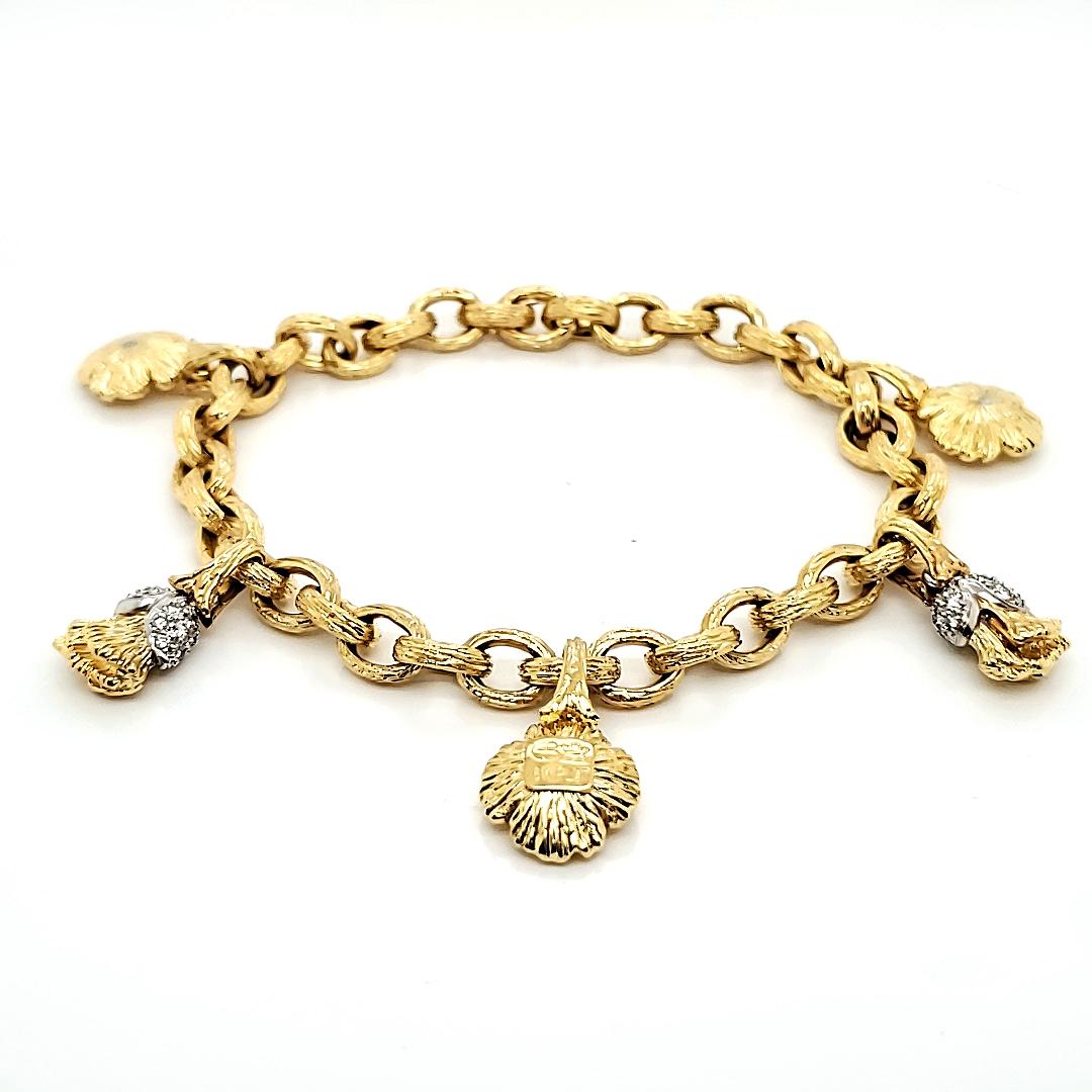 Calling all flower fairies!


This bracelet is embellished with delicate dangling flowers and sparkling diamonds from Botswana totaling 0.56 carats.

It is crafted with 18k gold and platinum weighing 40 grams.

Its adjustable length of 18.50 cm