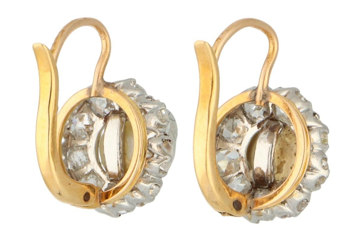Ohrringe aus 18 Karat Gold und Platin mit alten Diamanten im Brillantschliff und Perlen. (Art nouveau) im Angebot