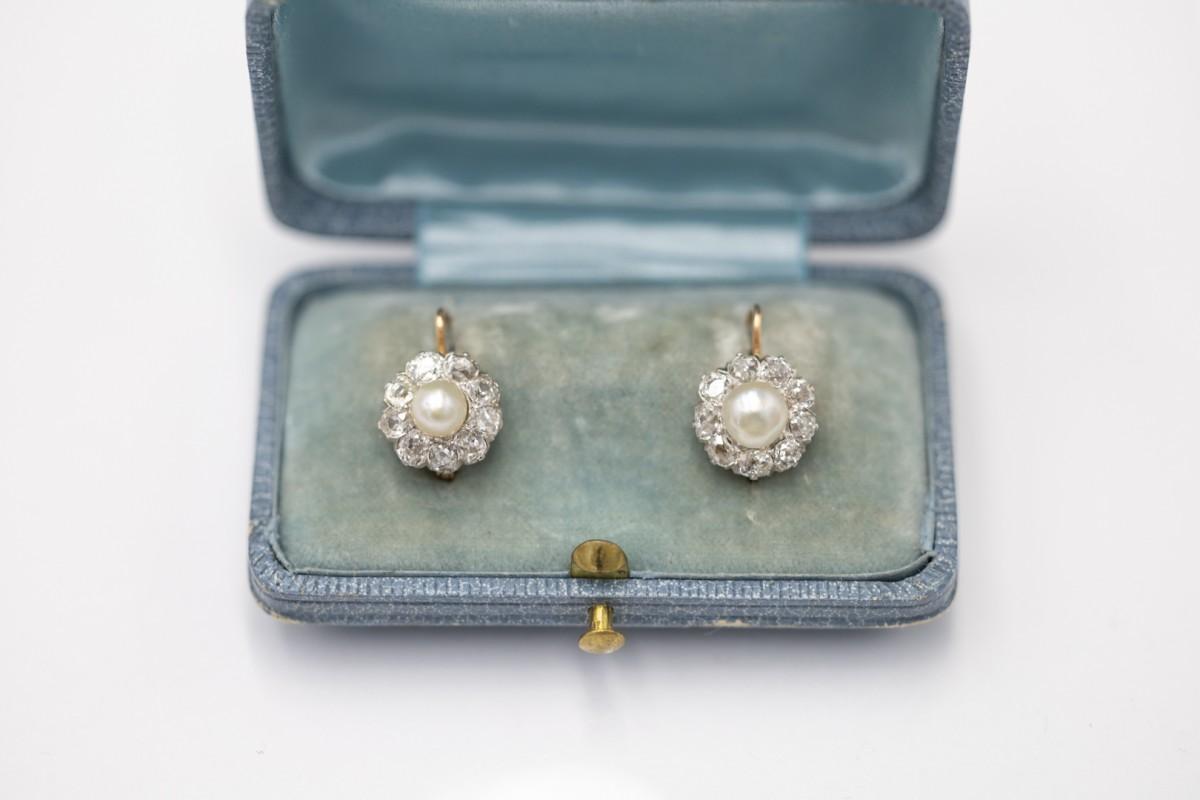 Ohrringe aus 18 Karat Gold und Platin mit alten Diamanten im Brillantschliff und Perlen. im Zustand „Gut“ im Angebot in Chorzów, PL