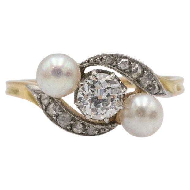 Ring aus 18 Karat Gold und Platin mit Diamanten im Altschliff und Zuchtperlen