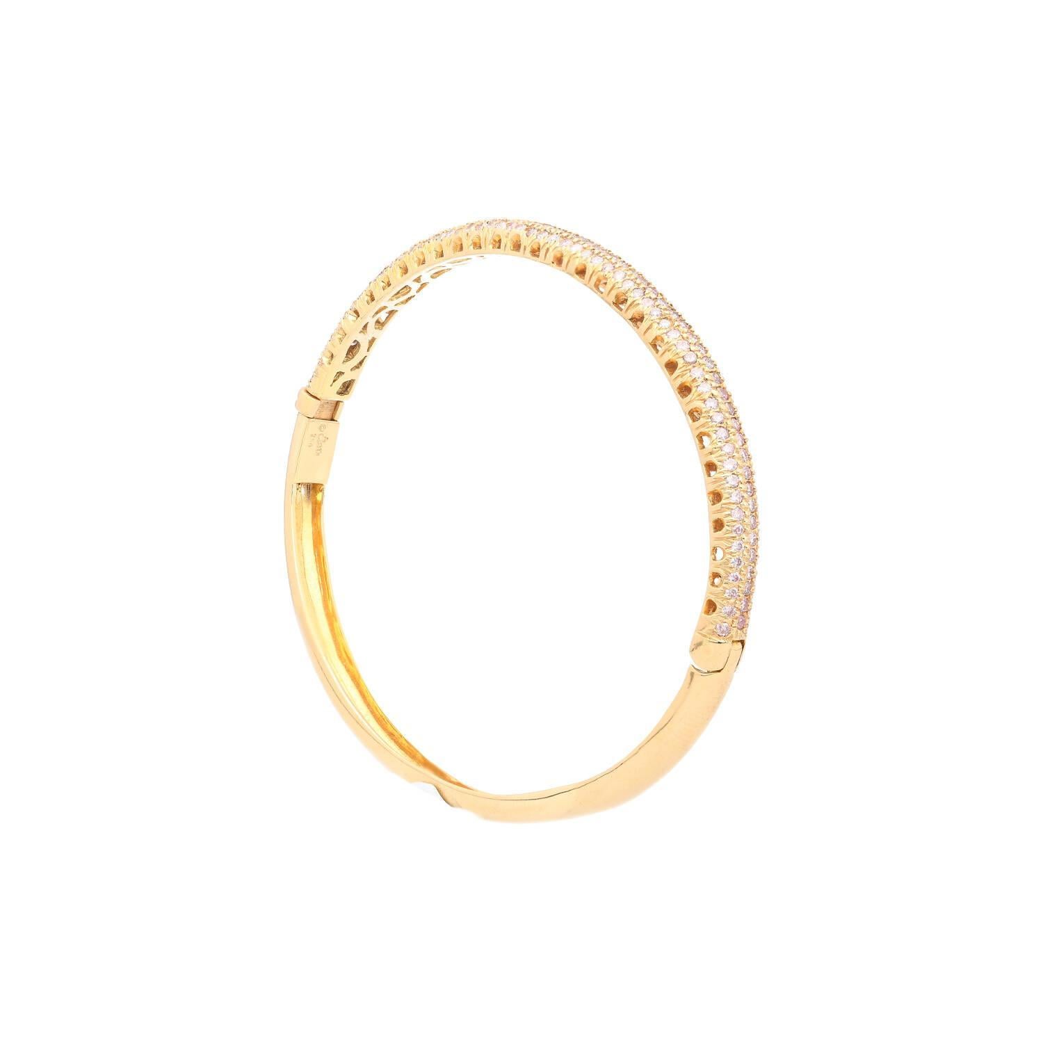 Moderno Bracciale con pavé di diamanti rosa rotondi e oro 18 carati in vendita