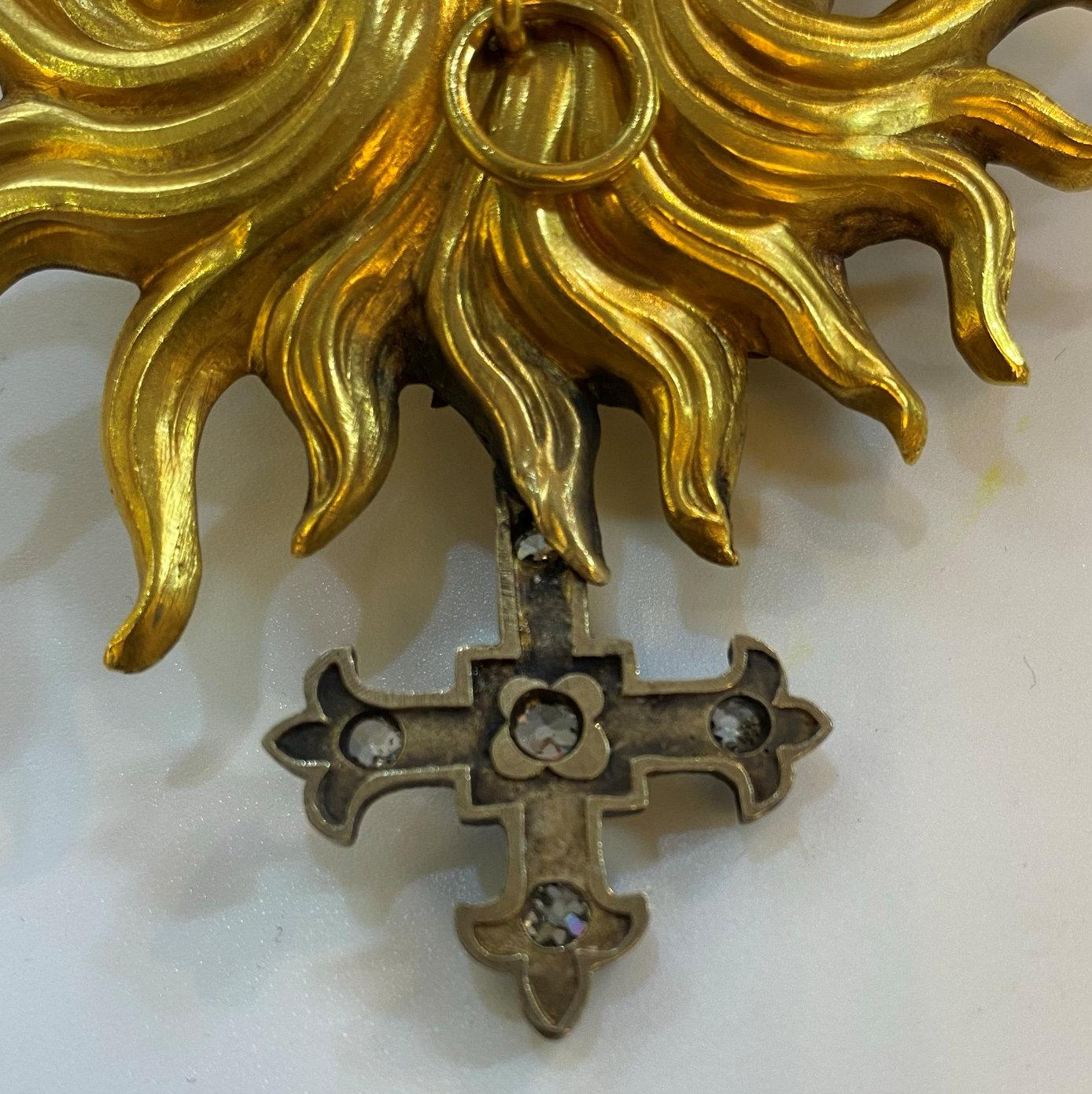Gold Sacred Heart Necklace Pendant with Russian Diamonds 1
