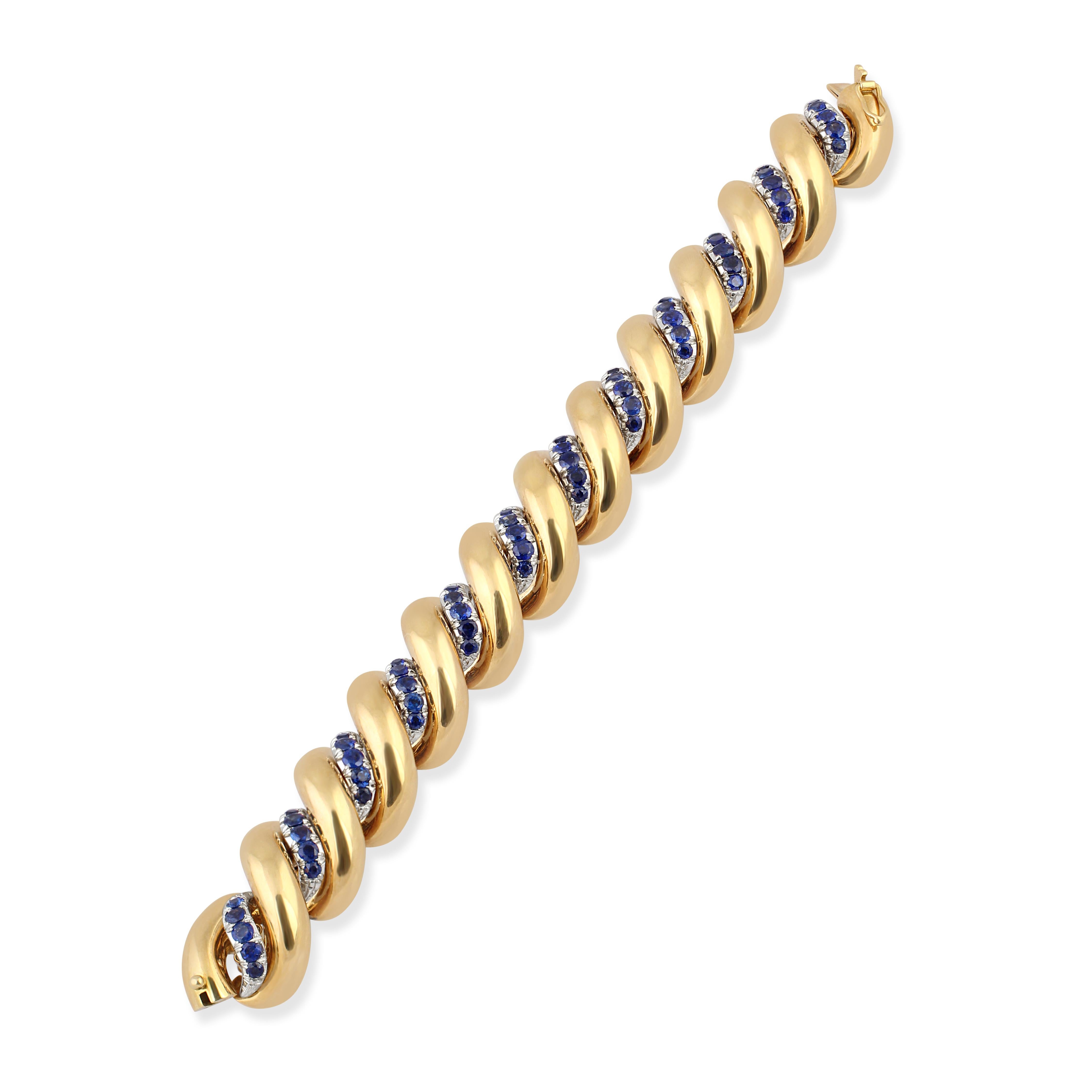 Ein 18-karätiges Goldarmband in einem gedrehten Design mit Saphiren.

Unterzeichnet: E.Nannini
Länge: 19,5 cm
Gewicht: 125gr
Herkunft: Mailand, Italien
