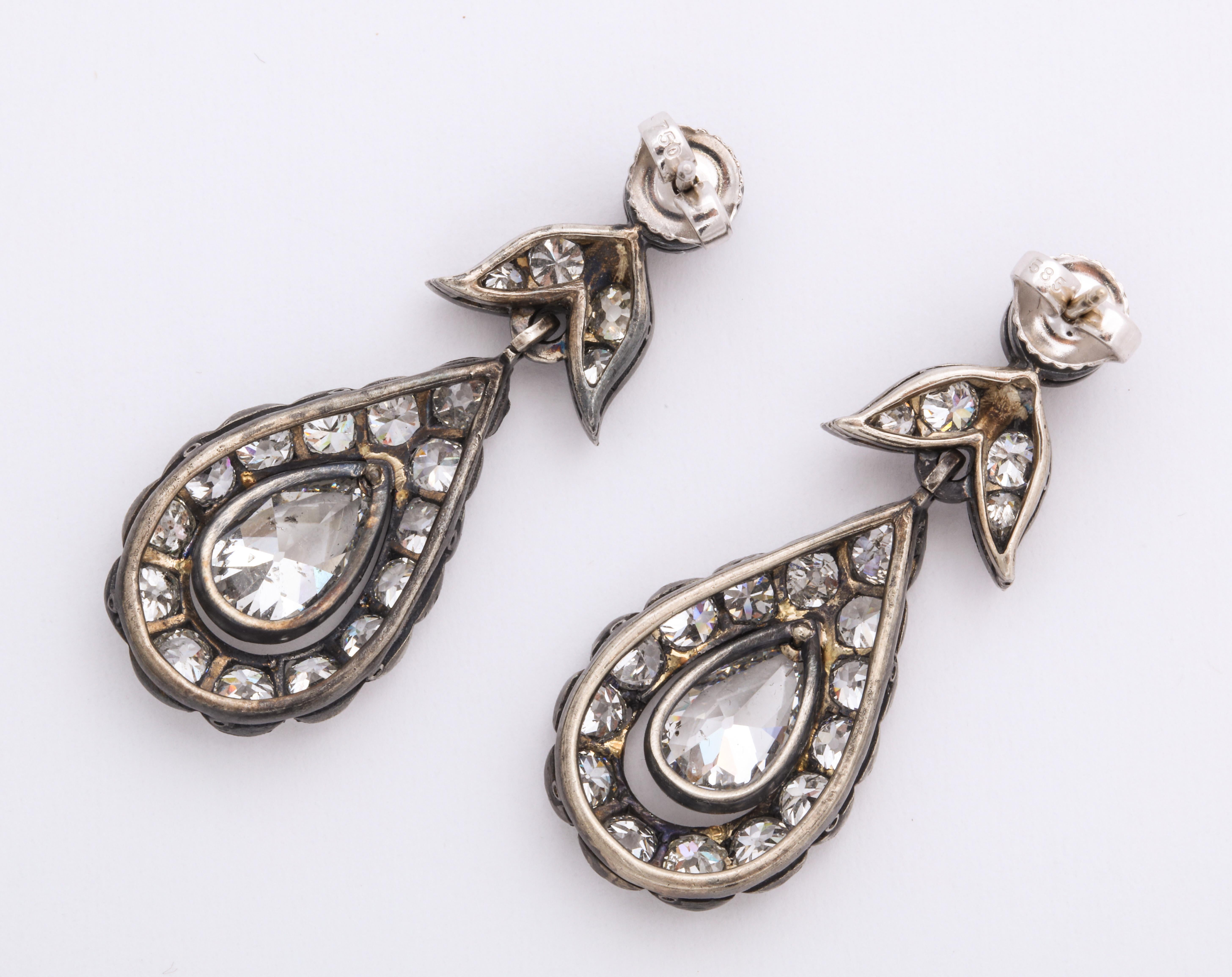 18 Karat Gold and Silver Georgian Era Diamond Pendant Earrings In Good Condition For Sale In New York, NY