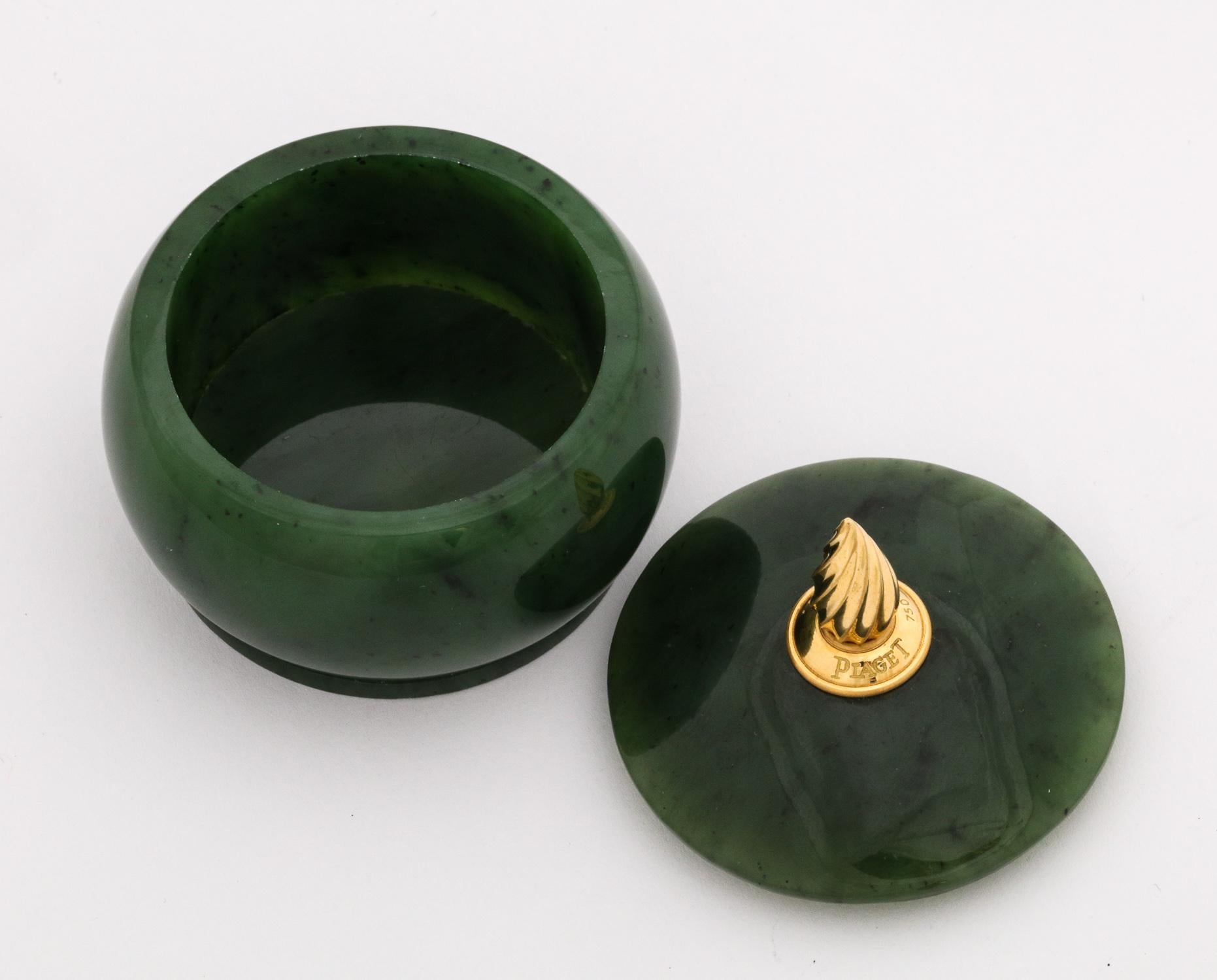 18-Karat Gold and Spinach Jade Round Box with Cover by Piaget Geneve 6
