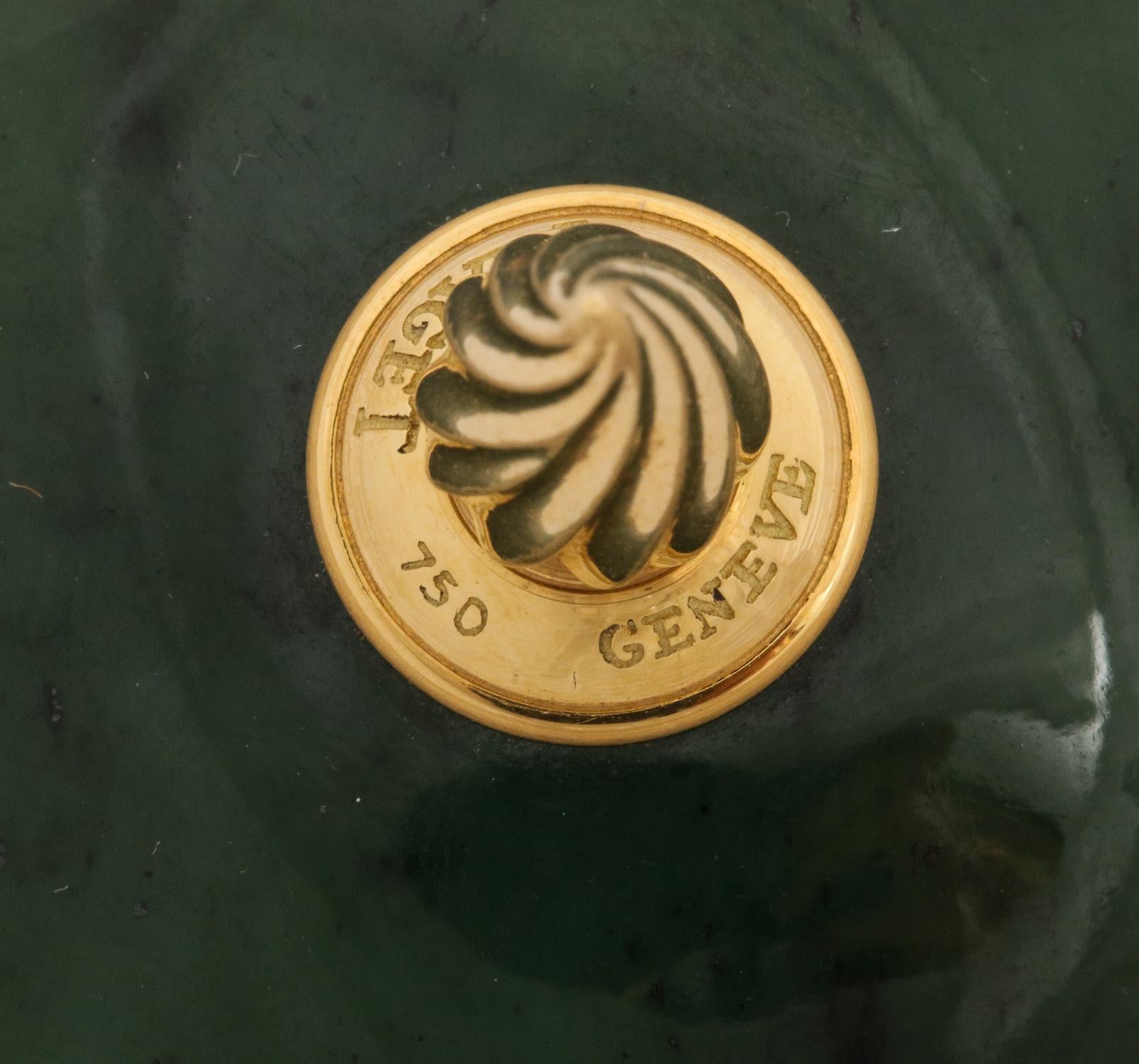 20th Century 18-Karat Gold and Spinach Jade Round Box with Cover by Piaget Geneve