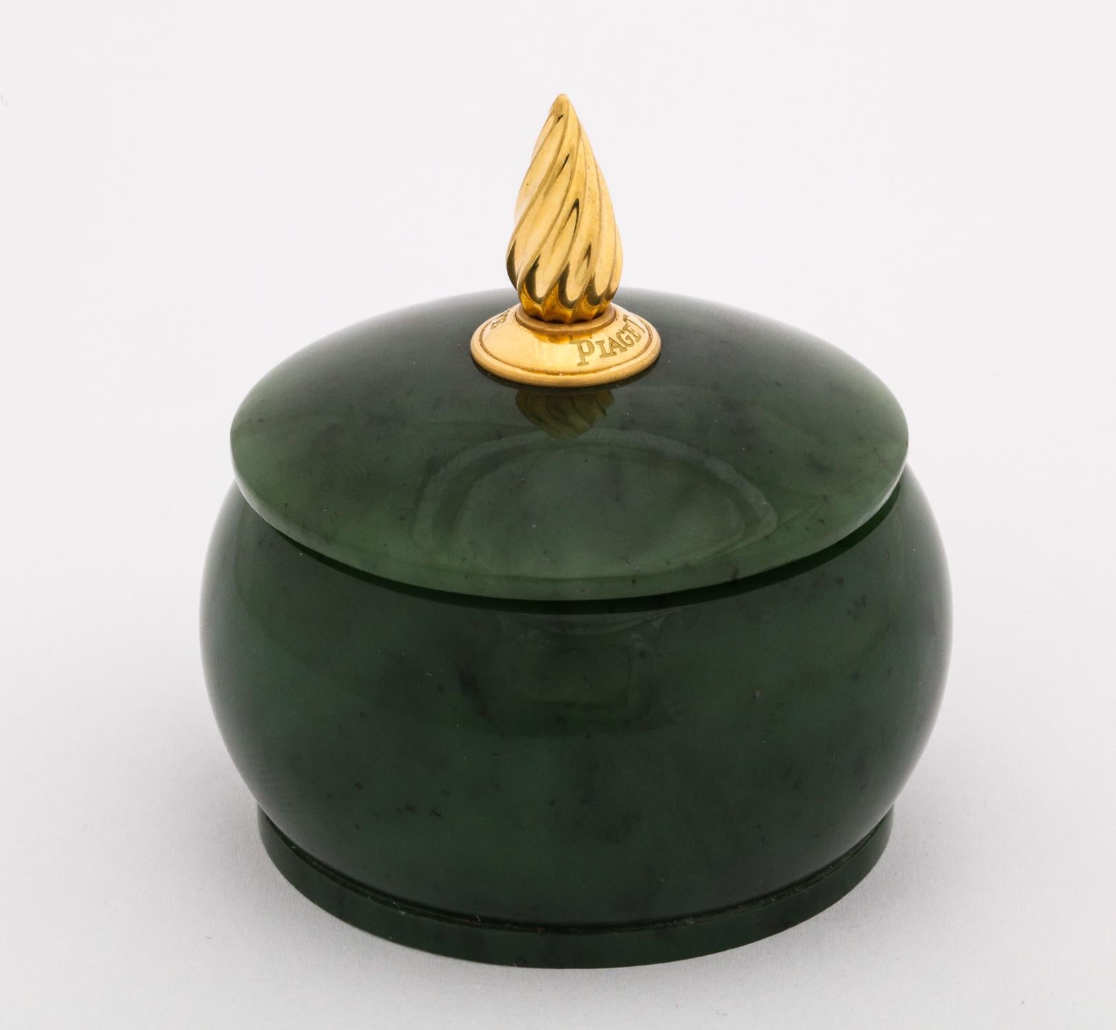 18-Karat Gold and Spinach Jade Round Box with Cover by Piaget Geneve 4