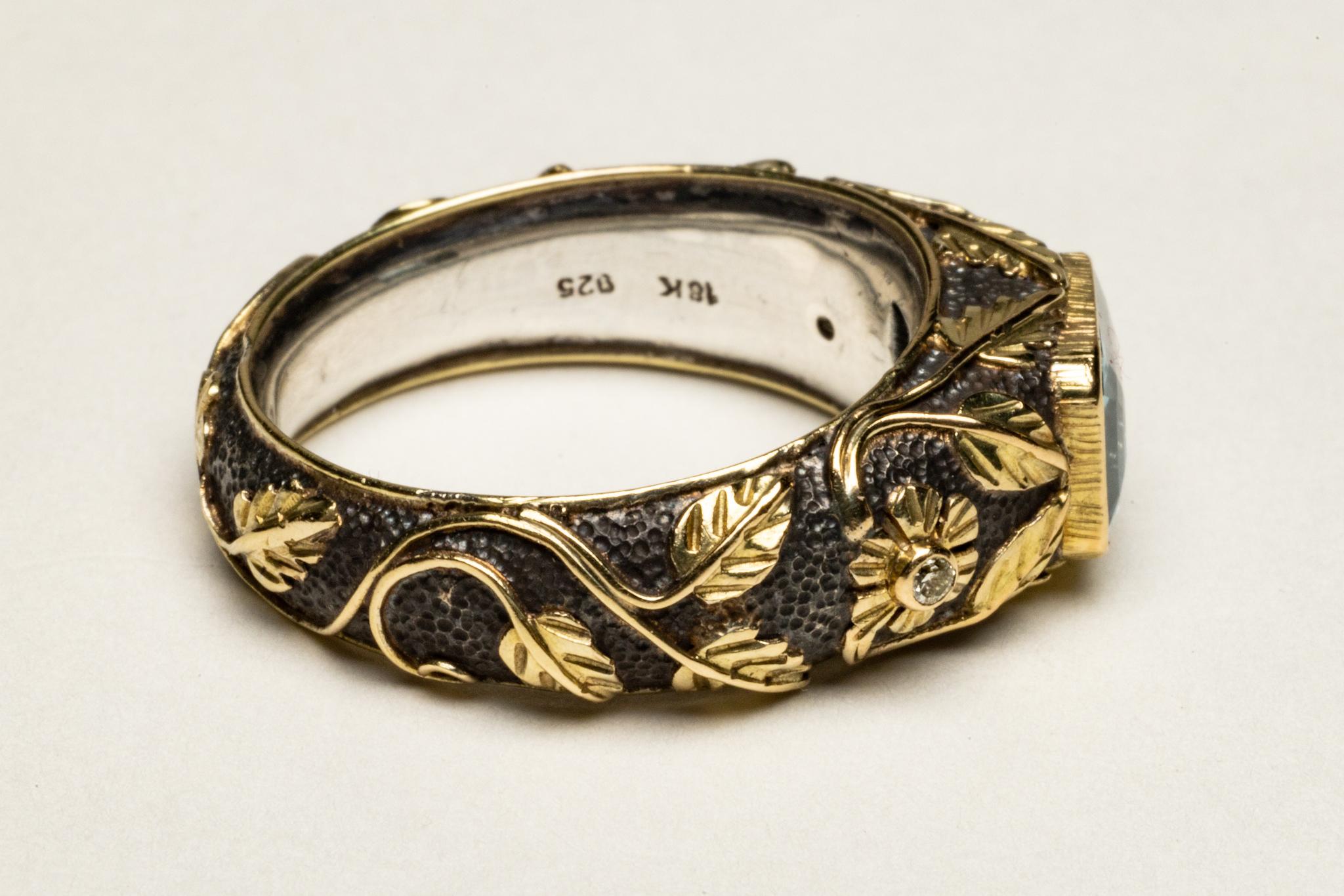 Anillo de Aguamarina y Diamantes en Oro de 18K y Plata de Ley Corte esmeralda en venta