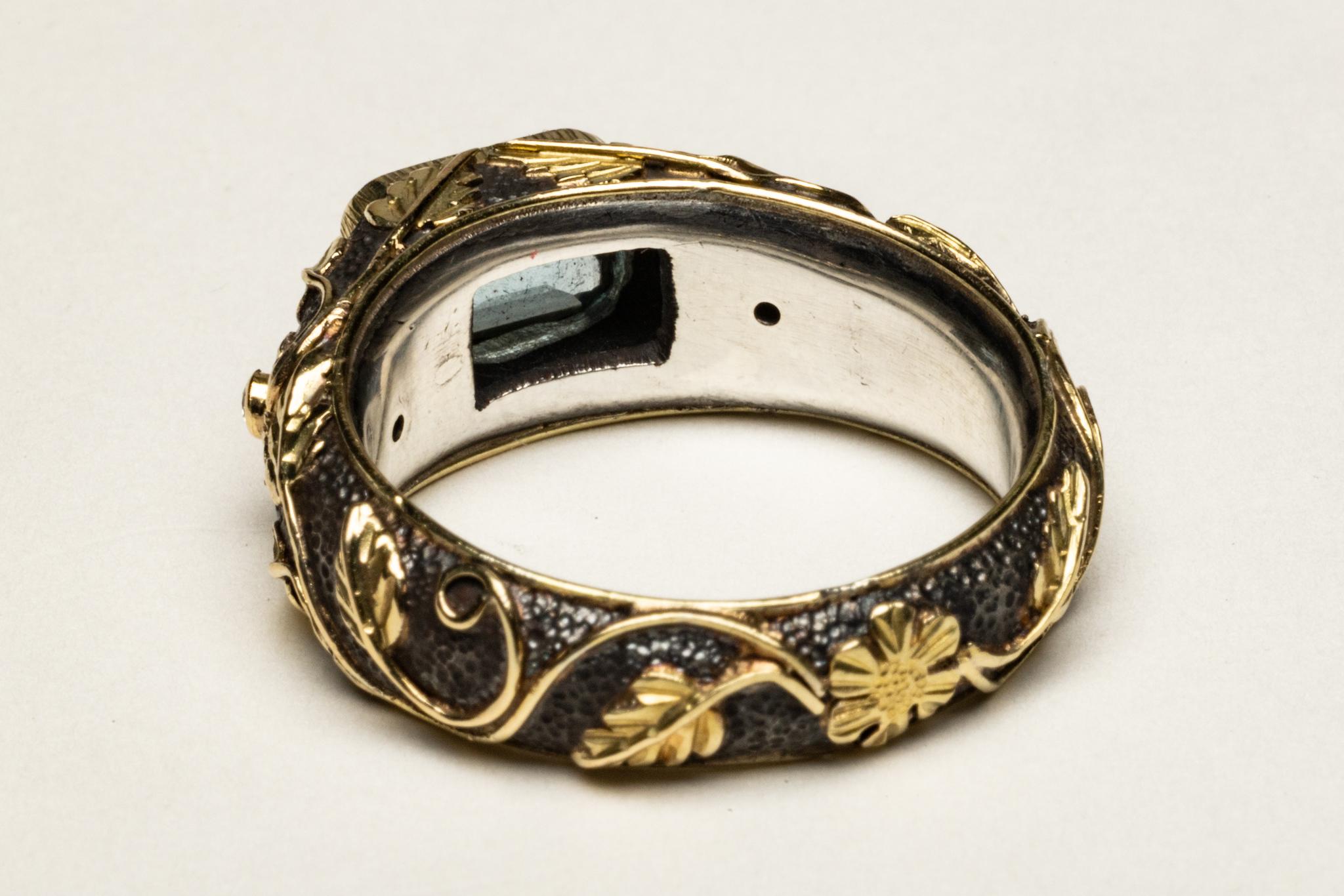 Anillo de Aguamarina y Diamantes en Oro de 18K y Plata de Ley en Excelente estado para la venta en Nantucket, MA