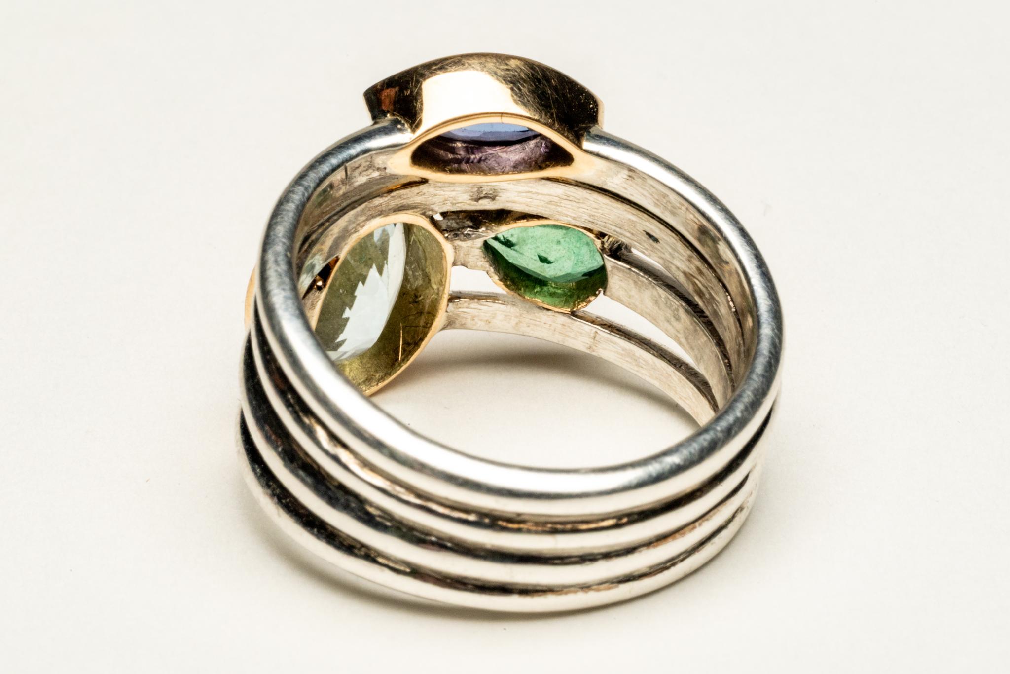 Taille ovale Bague en or 18K et sterling avec aigue-marine, améthyste et tourmaline verte en vente