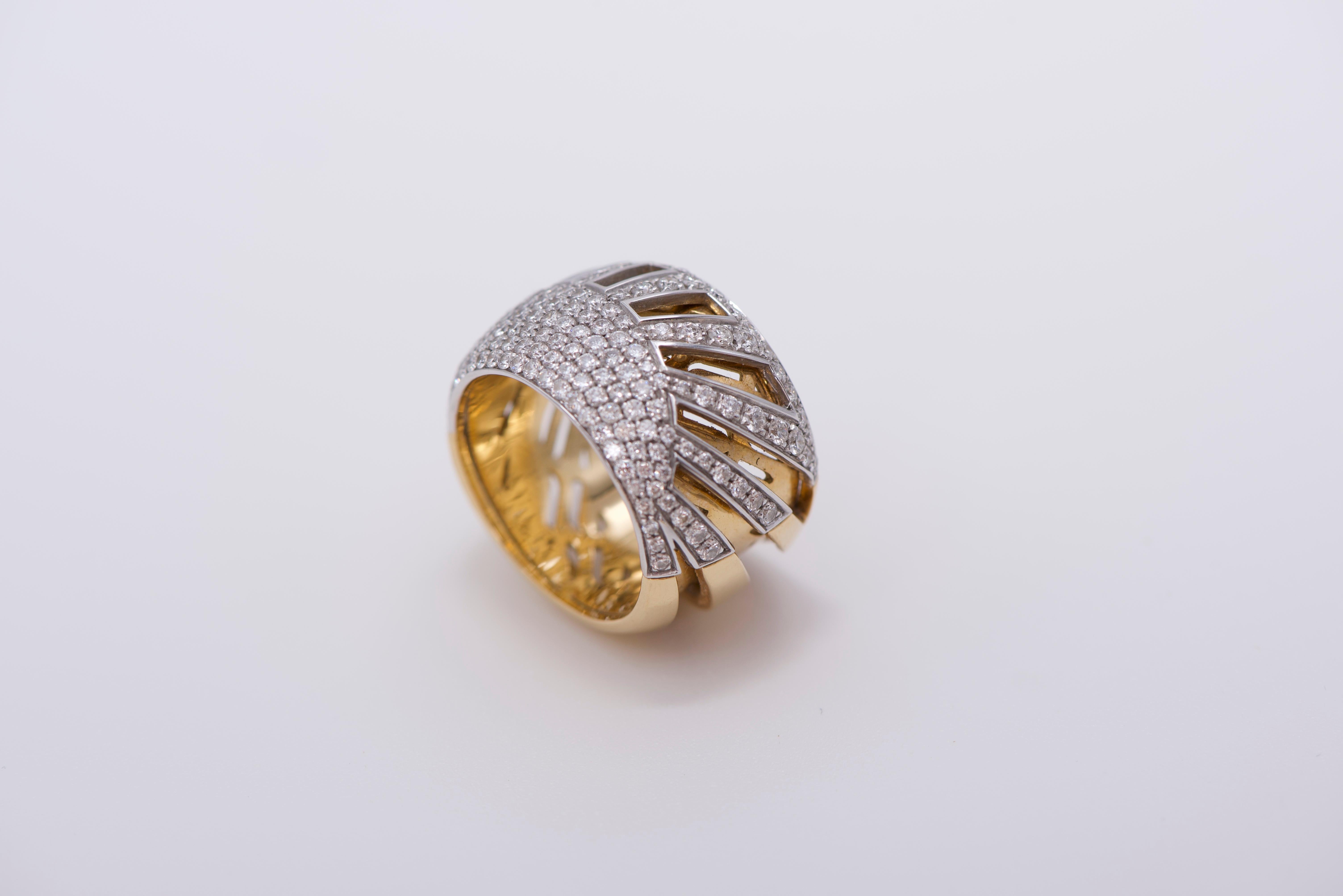 For Sale:  18k Gold and White Diamond Ring 4