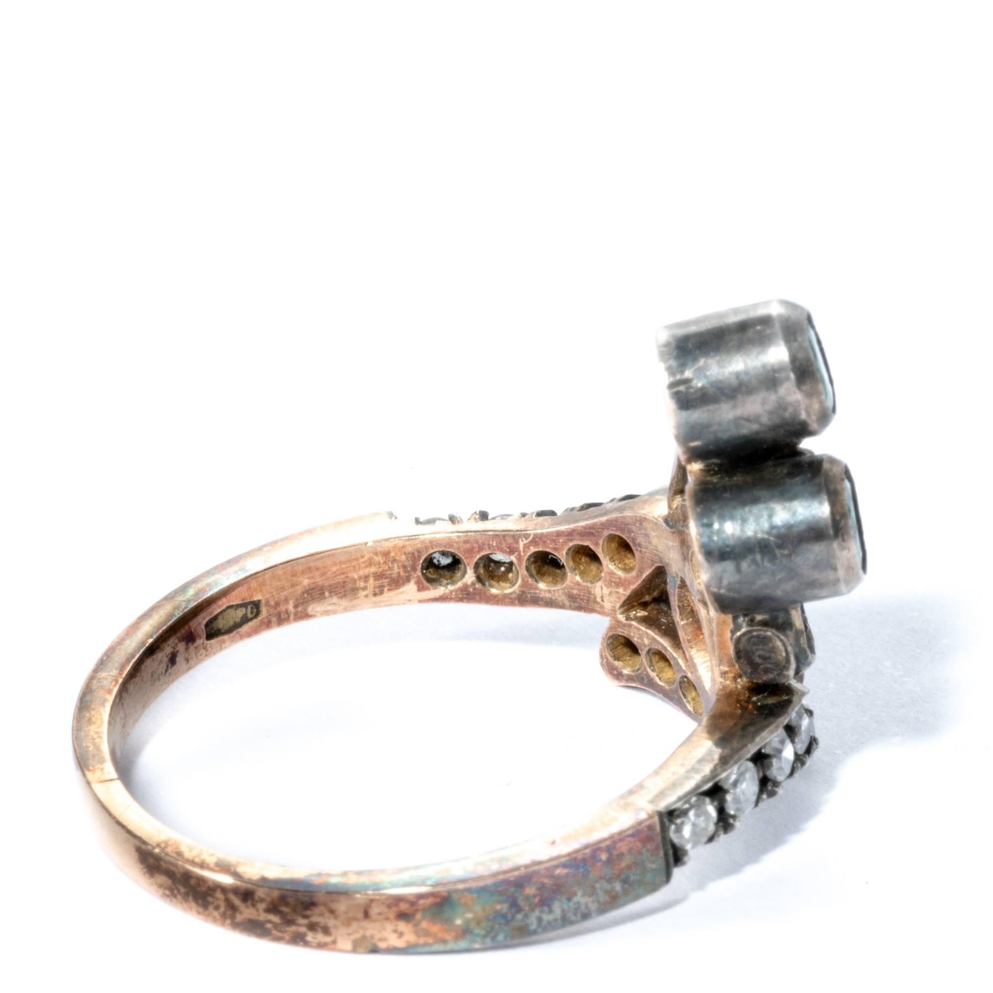 18K Gold Antique Emerald Diamond Sleek Ribbon Ring Band For Sale 2