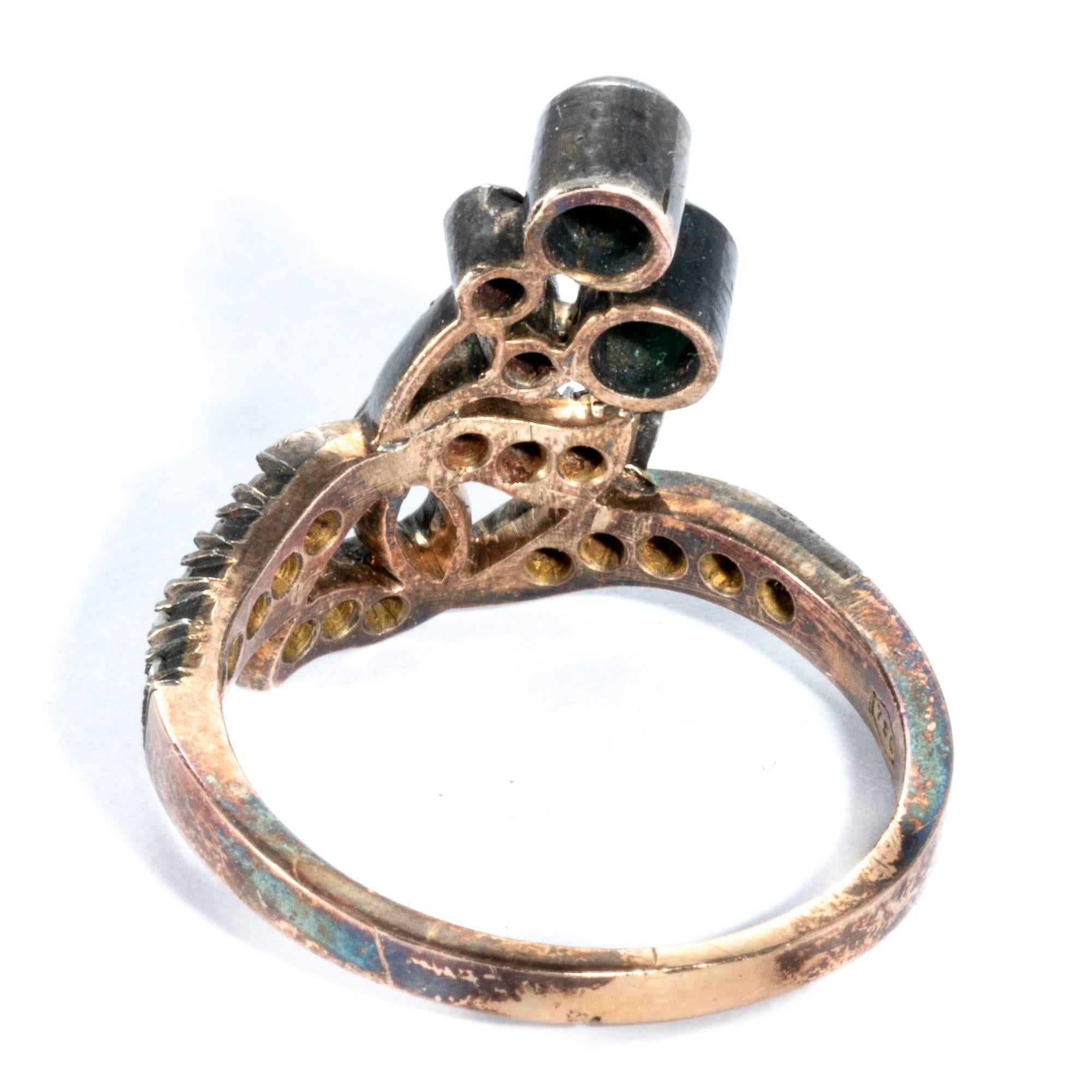 18K Gold Antique Emerald Diamond Sleek Ribbon Ring Band For Sale 3