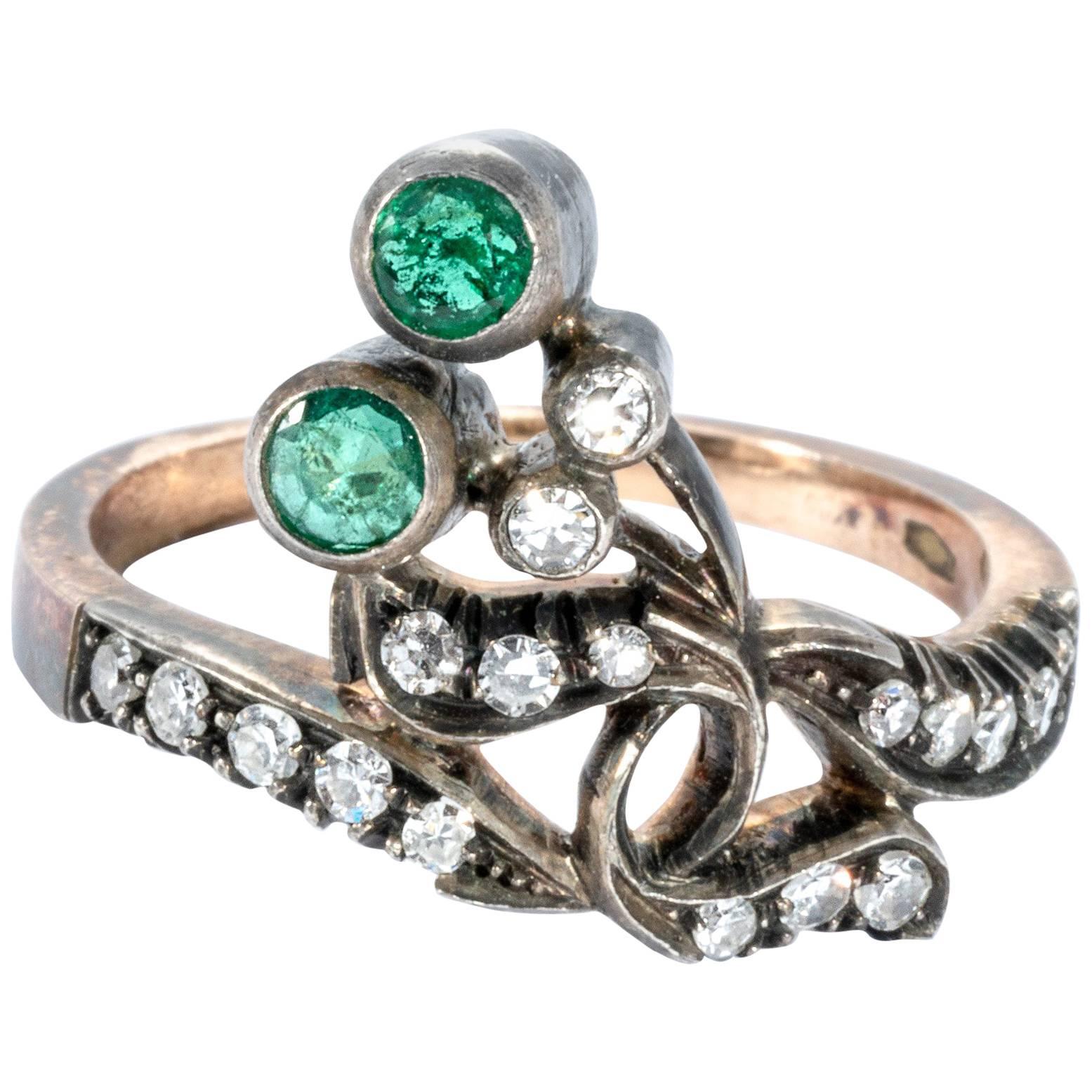 18K Gold Antique Emerald Diamond Sleek Ribbon Ring Band For Sale