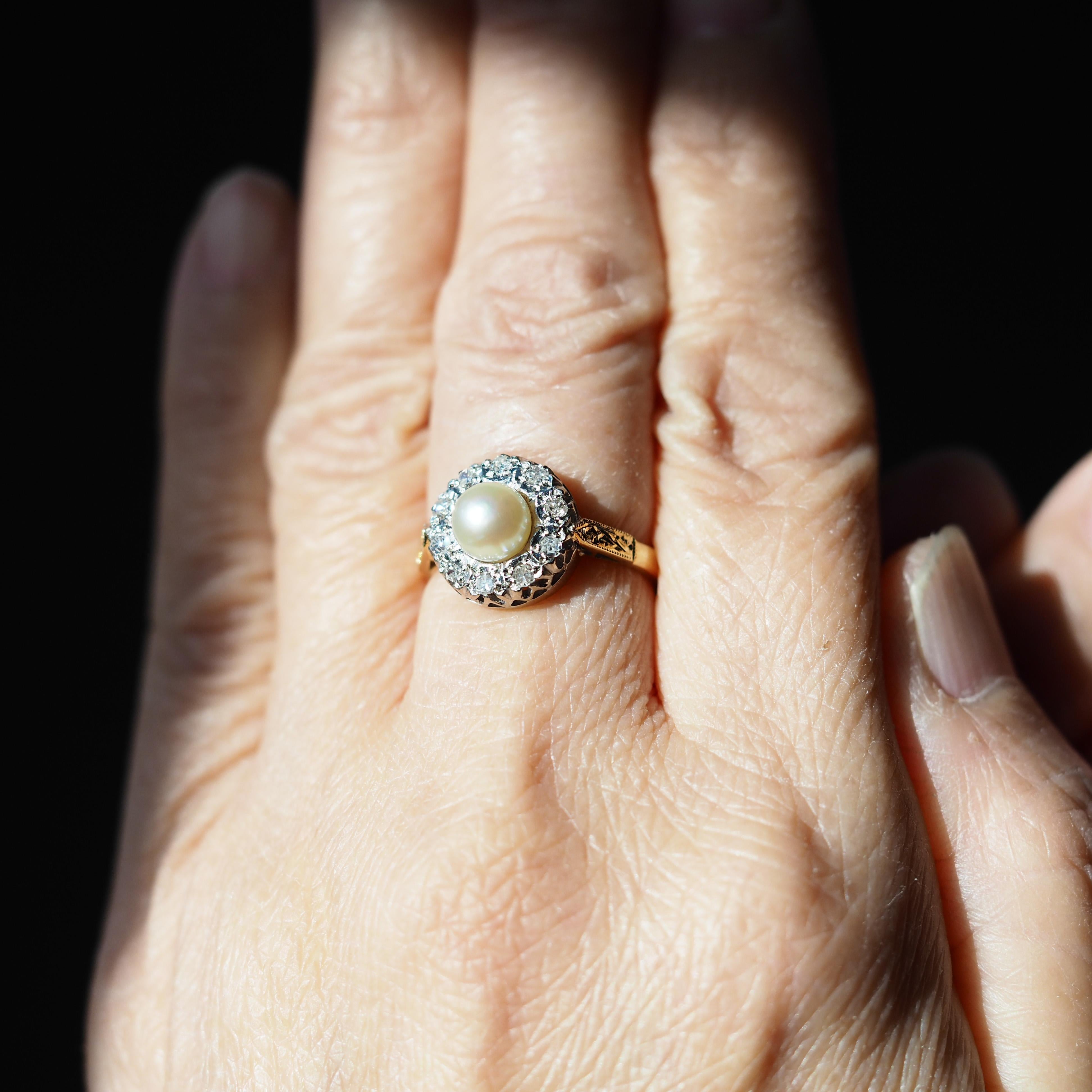 18K Gold Antique Pearl & Diamond Cluster Ring - c.1900s In Good Condition In London, GB