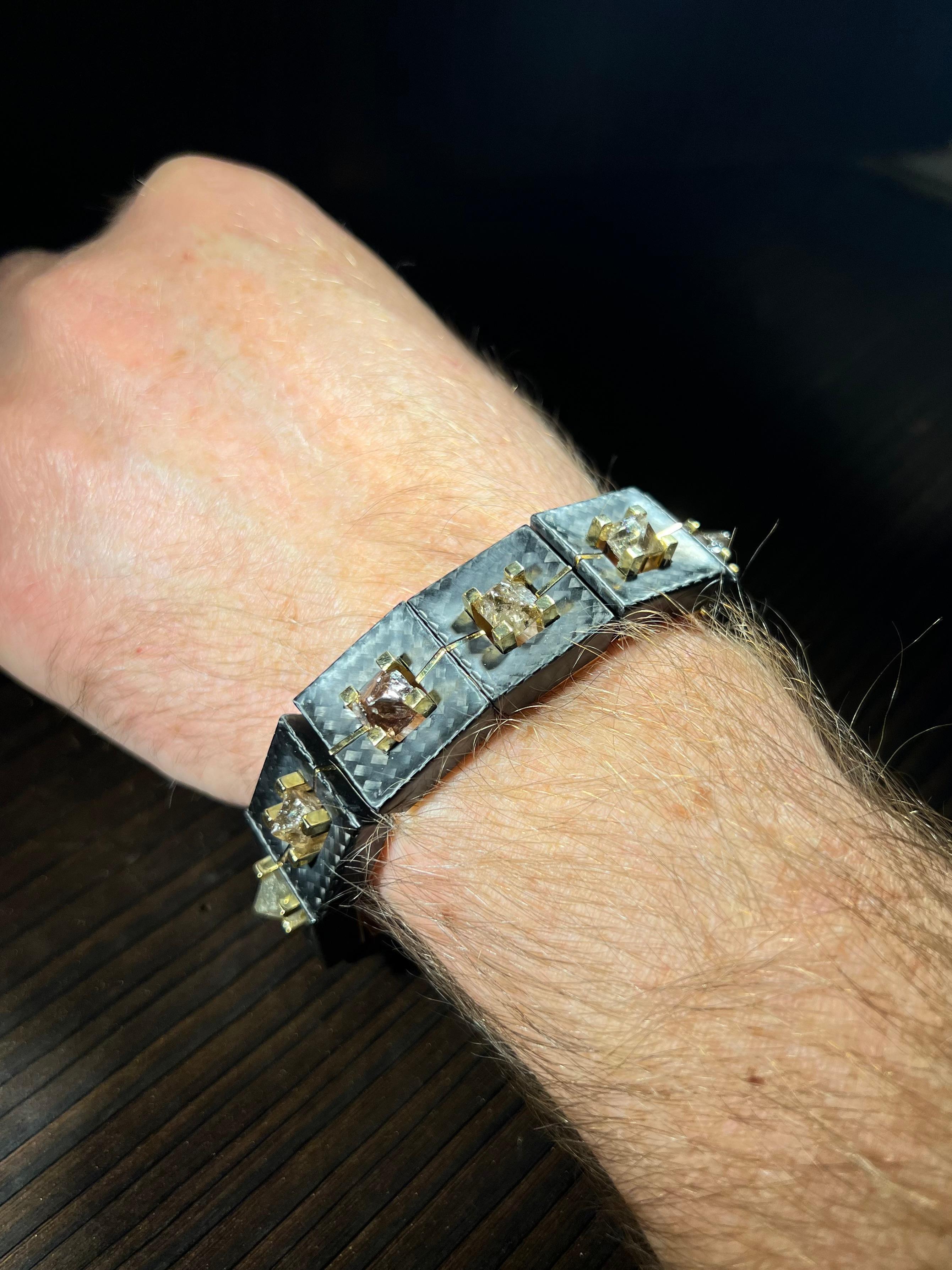 18k Gold Armband mit 11 Rohdiamanten 30.4 Carat und Carbon For Sale 5
