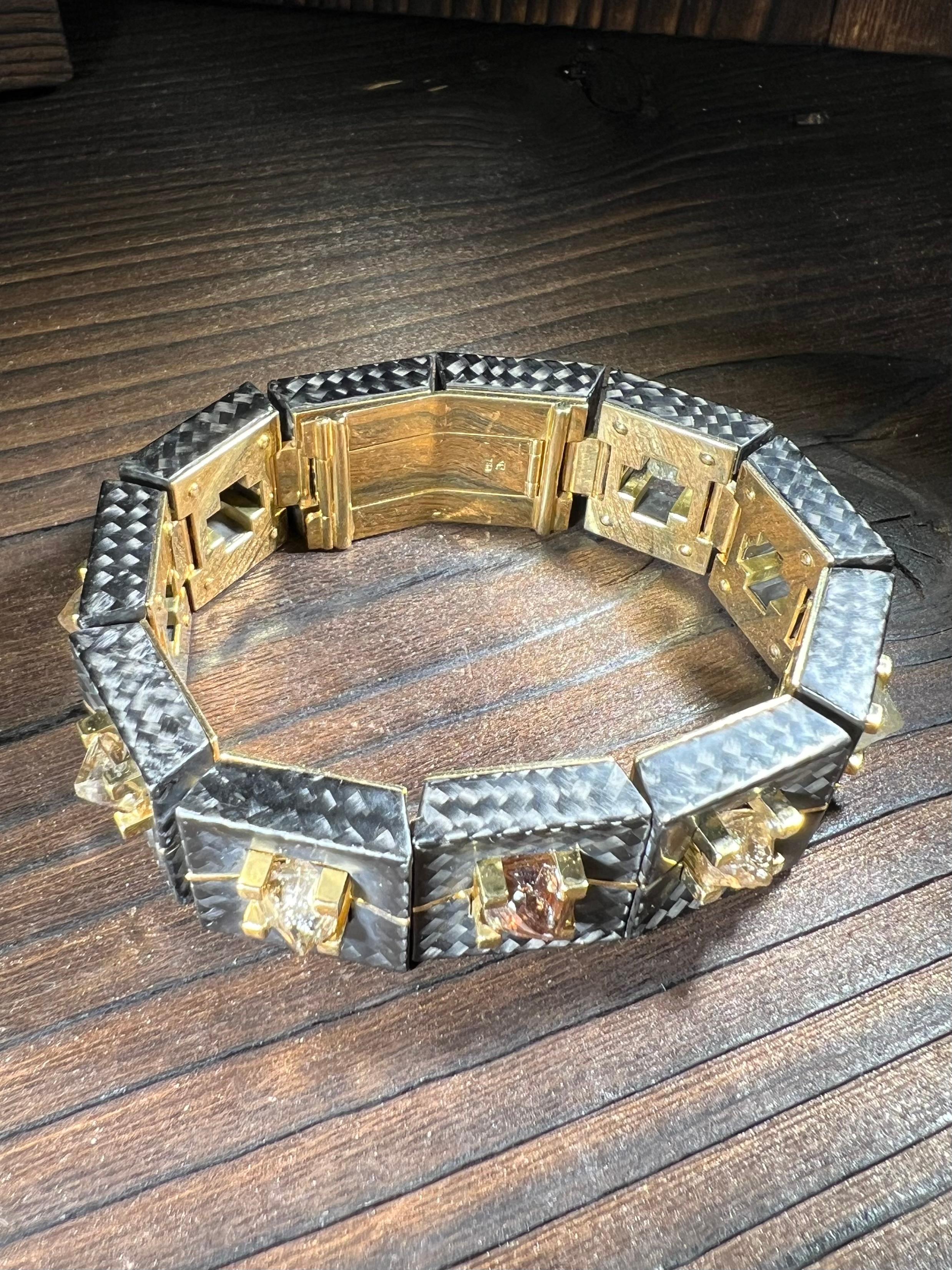 Women's or Men's 18k Gold Armband mit 11 Rohdiamanten 30.4 Carat und Carbon For Sale