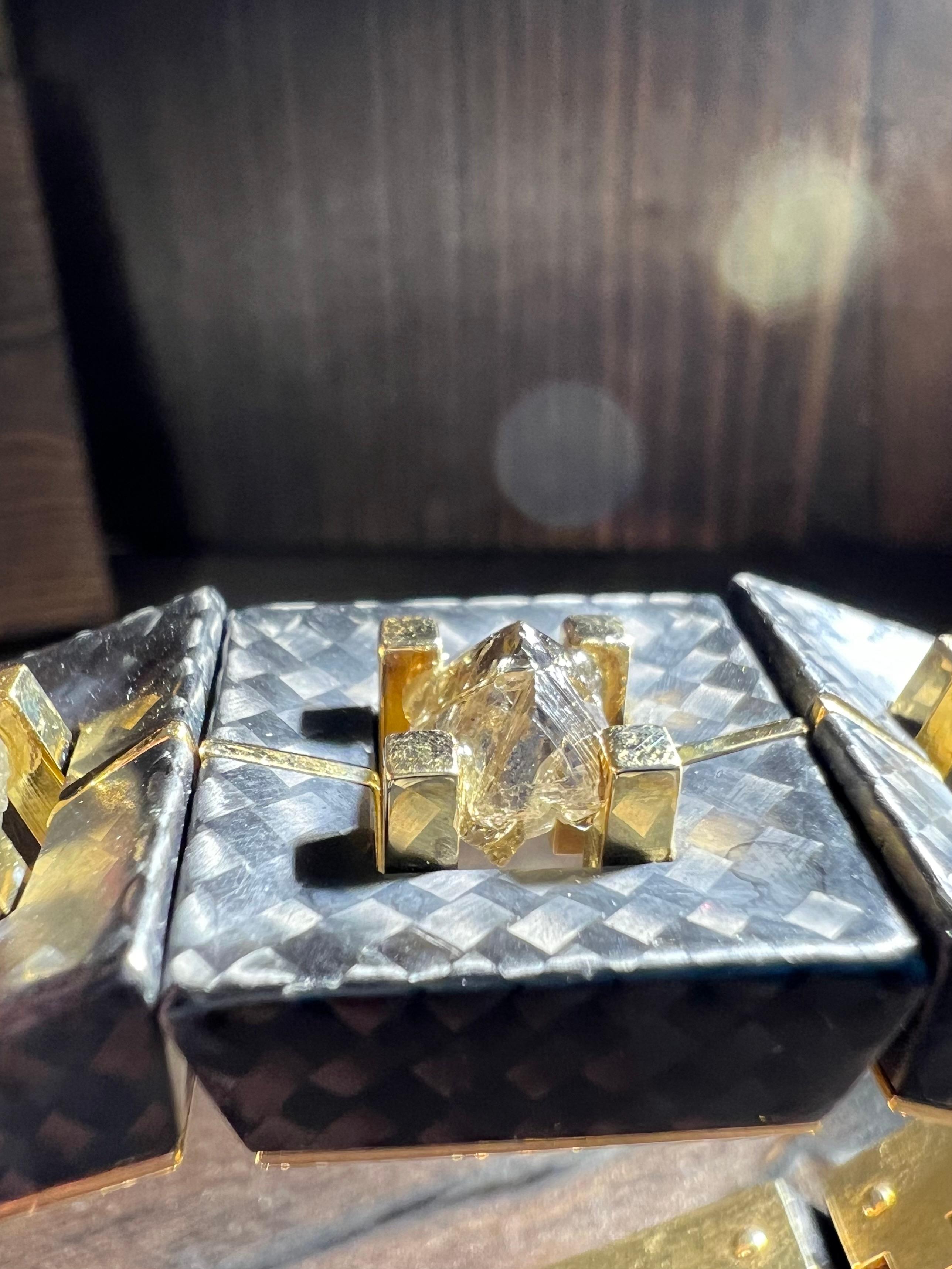18k Gold Armband mit 11 Rohdiamanten 30.4 Carat und Carbon For Sale 2