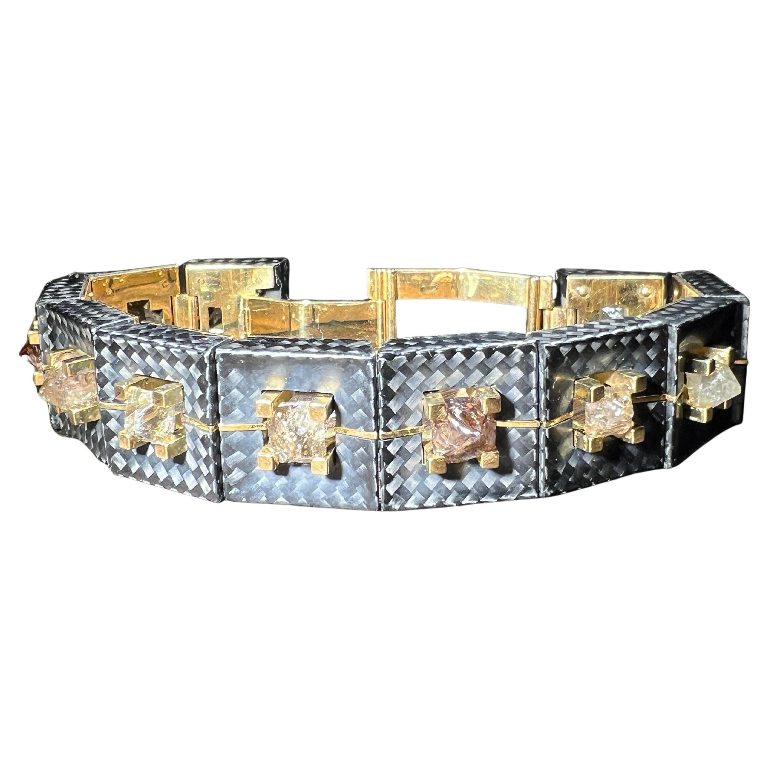 18k Gold Armband mit 11 Rohdiamanten 30.4 Carat und Carbon For Sale