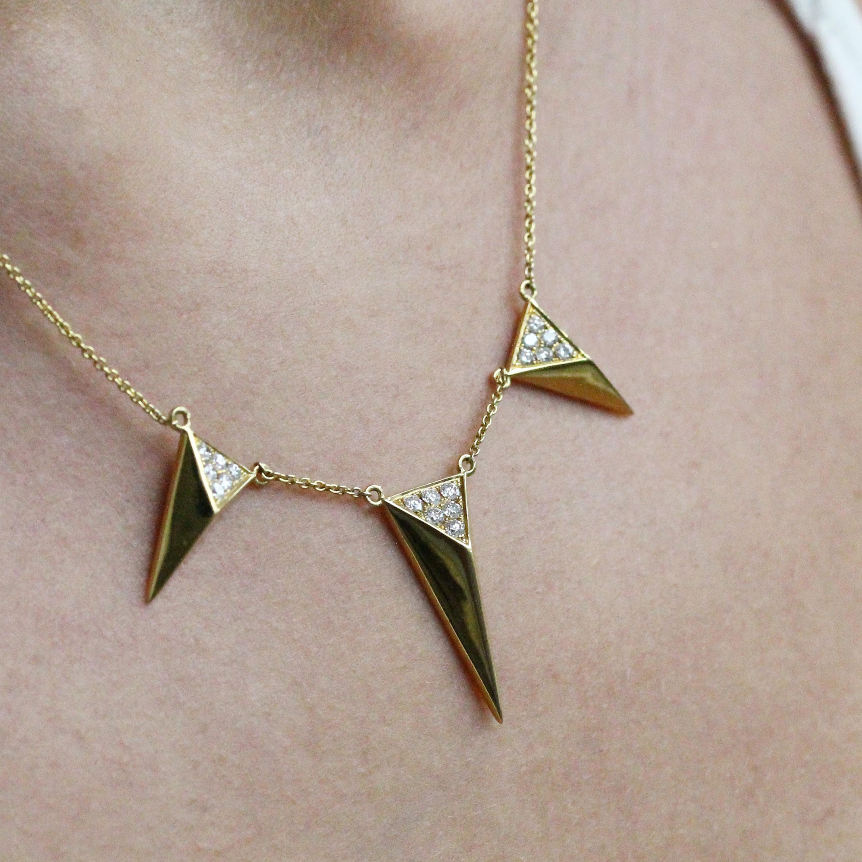 Trillion Cut 18K Gold Art Deco Style Dagger Necklace Triangle Pyramid Pavé Diamond Stations For Sale