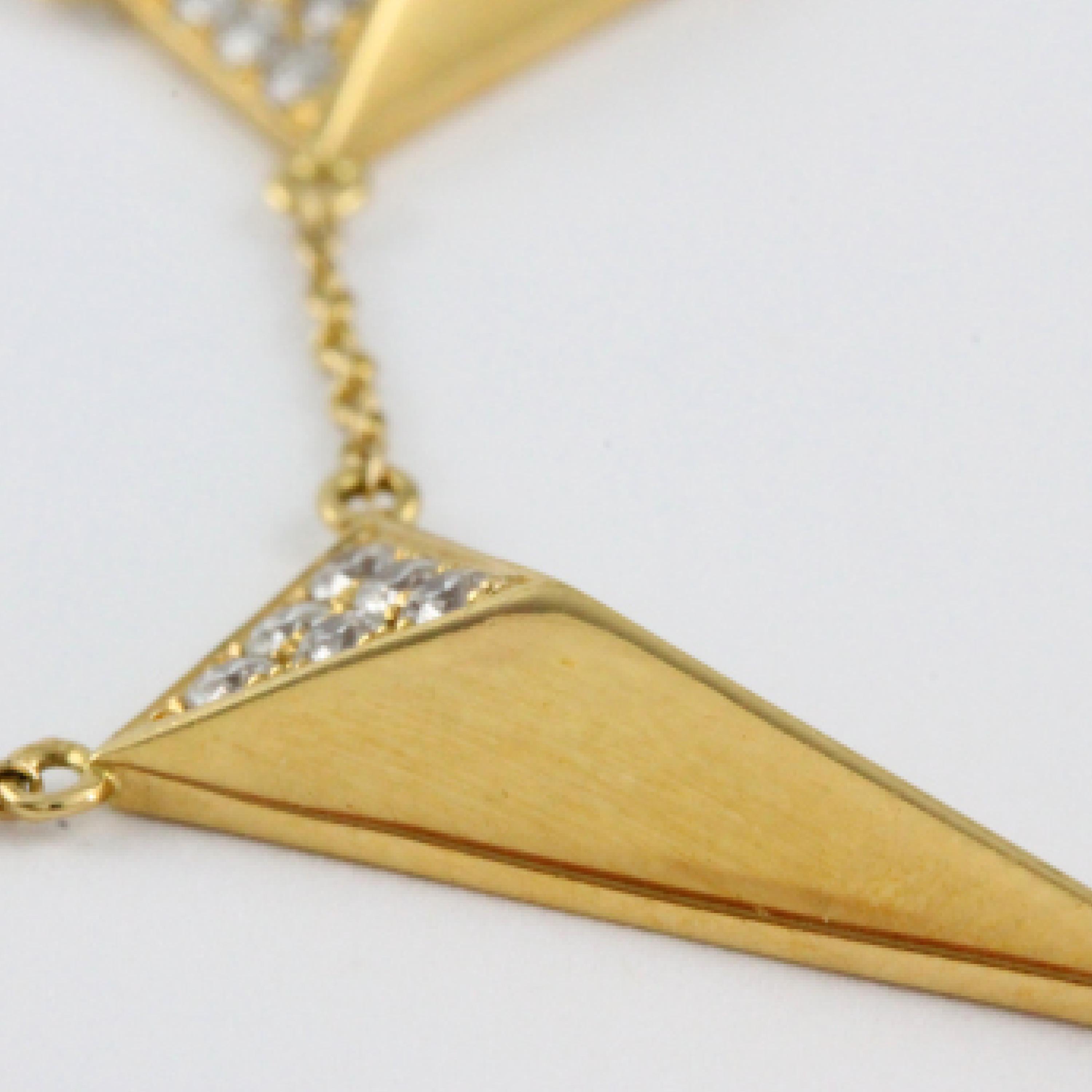 18K Gold Art Deco Style Dagger Necklace Triangle Pyramid Pavé Diamond Stations For Sale 1