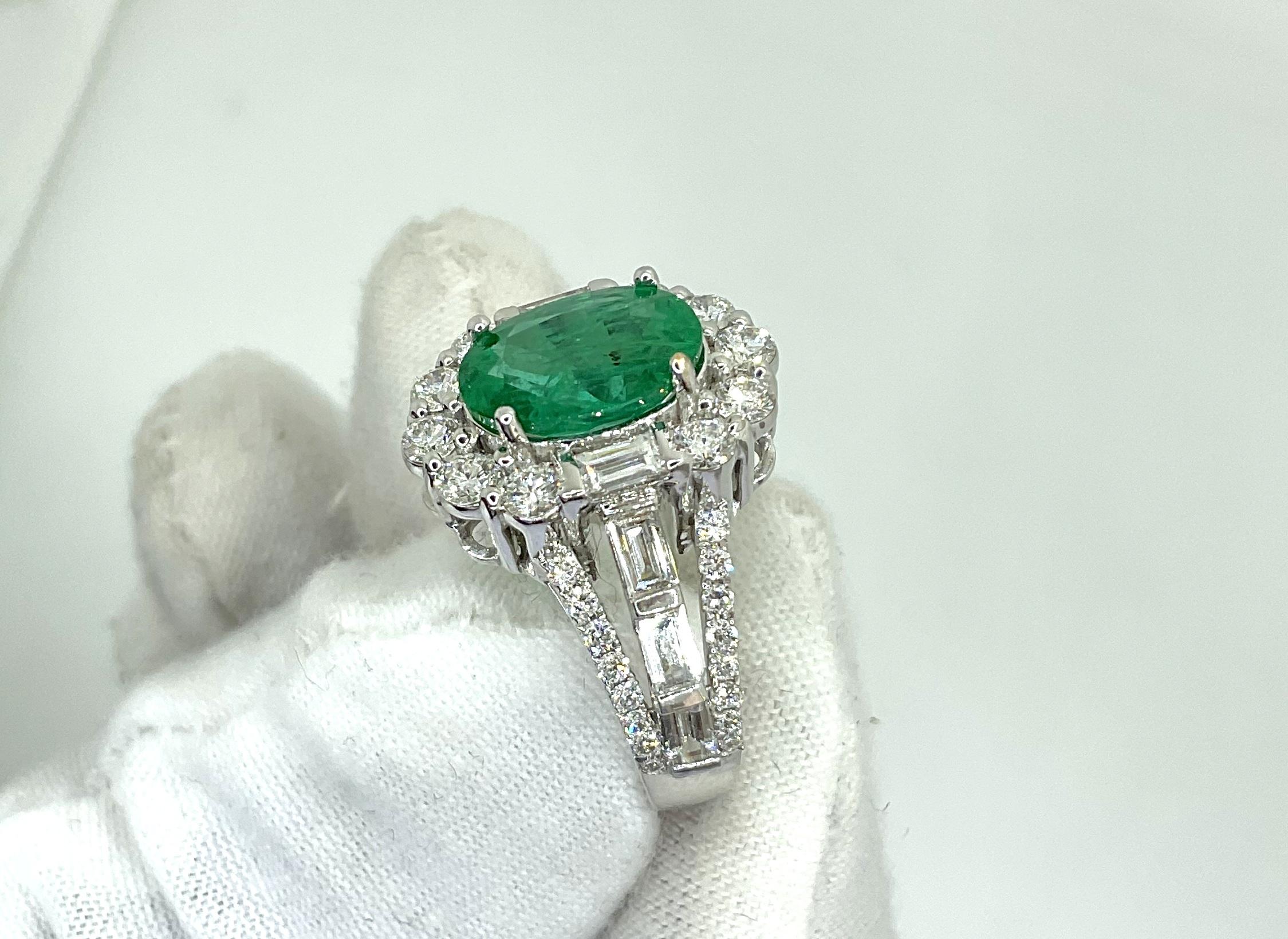 Contemporary 18k Gold Art Deco Zambian Emerald Cocktail Ring 2.05 cts with 1.49 ct Diamonds  For Sale