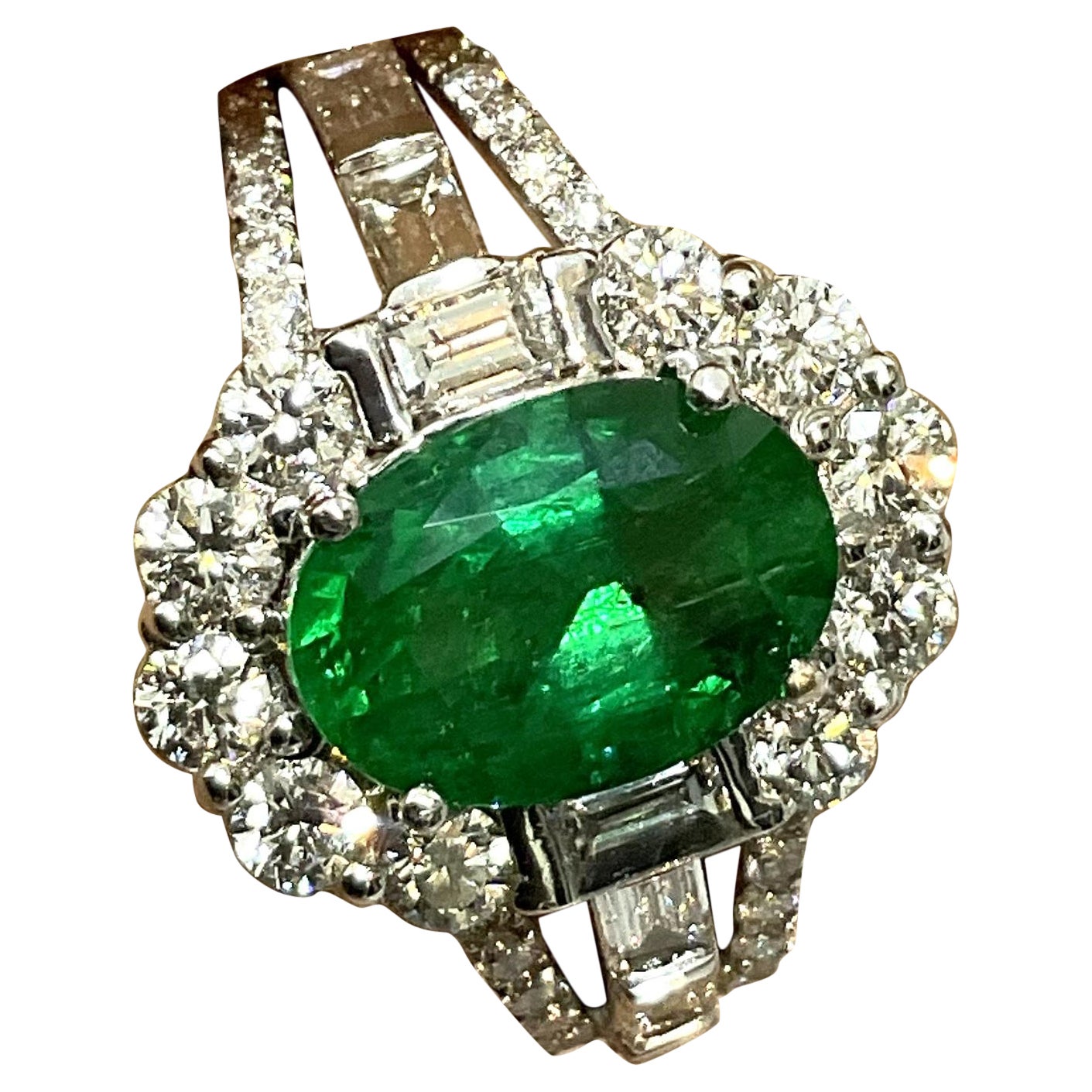 18k Gold Art Deco Zambian Emerald Cocktail Ring 2.05 cts with 1.49 ct Diamonds  For Sale 3