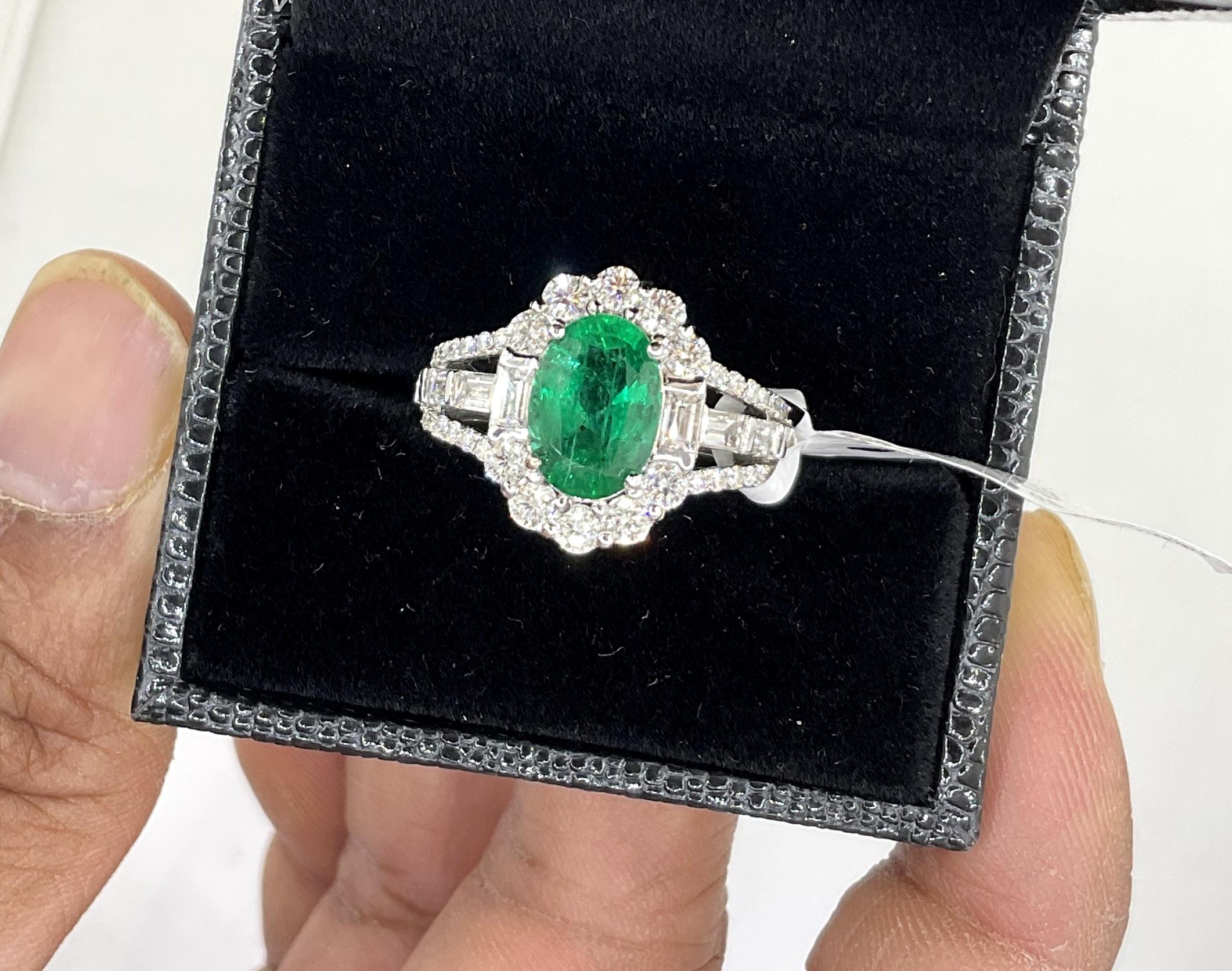 18k Gold Art Deco Zambian Emerald Cocktail Ring 2.05 cts with 1.49 ct Diamonds  In New Condition For Sale In Jaipur, RJ