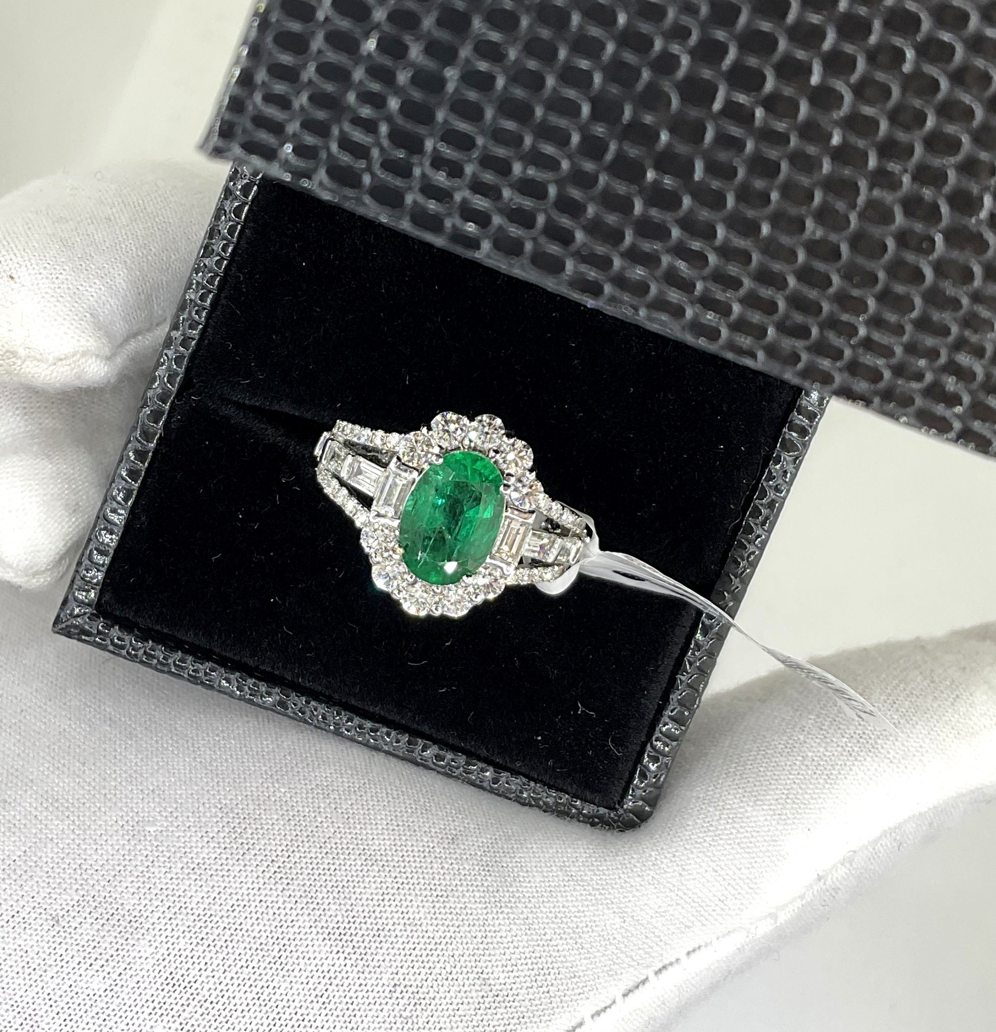 Gemstone - Emerald
Ring size US 7
Emerald weight - 2.05 carats
Natural Diamond Weight: 1.49 carats total
Net 18K Gold Weight - 5.712 Grams
Total Gross Ring Weight - 6.420 grams
