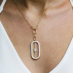 Collana con diamante smeraldo baguette e agata bianca in oro 18 carati in stile Art Deco