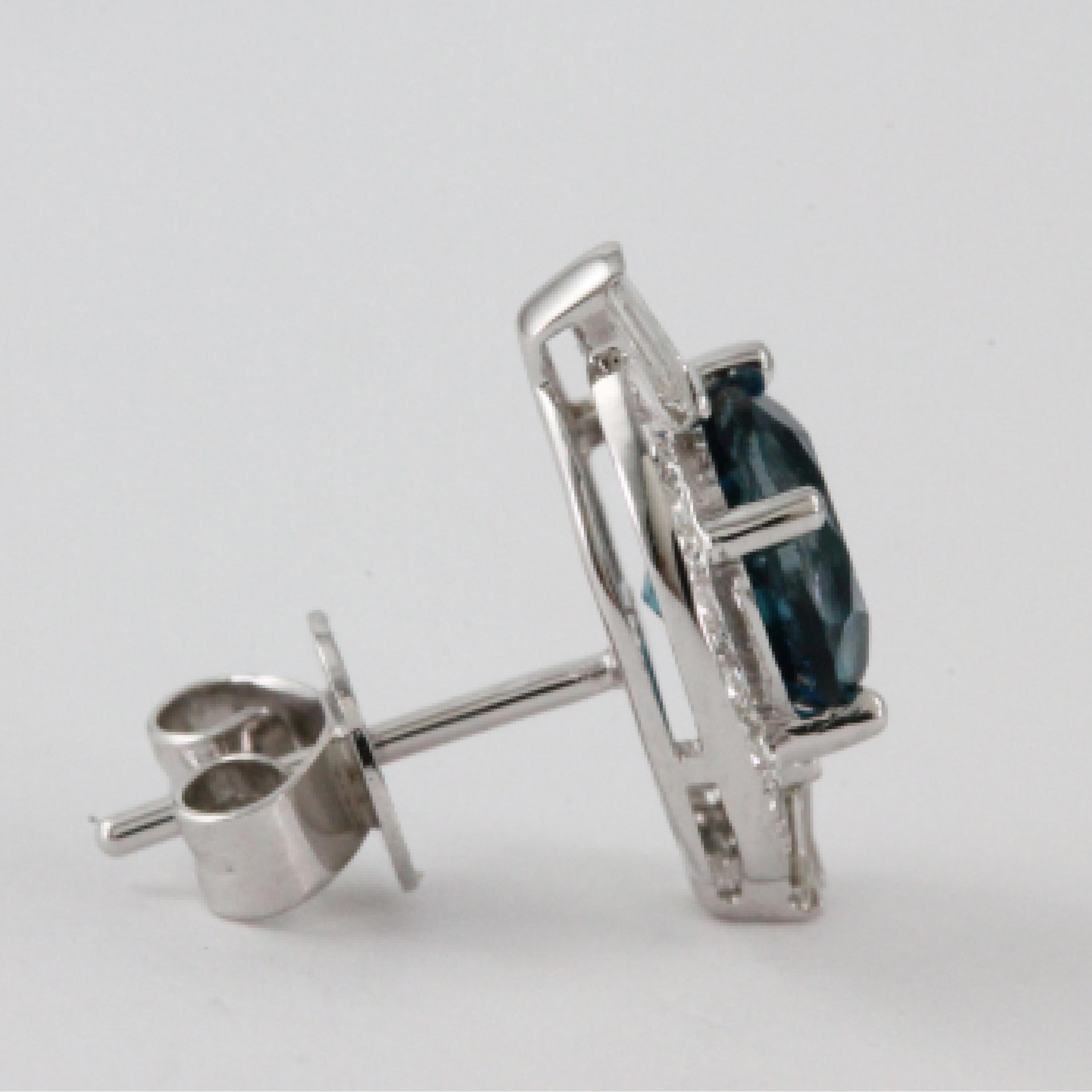 18K Gold Art Deco Style Stud Earrings with London Blue Topaz & Baguette Diamonds In New Condition For Sale In Great Neck, NY