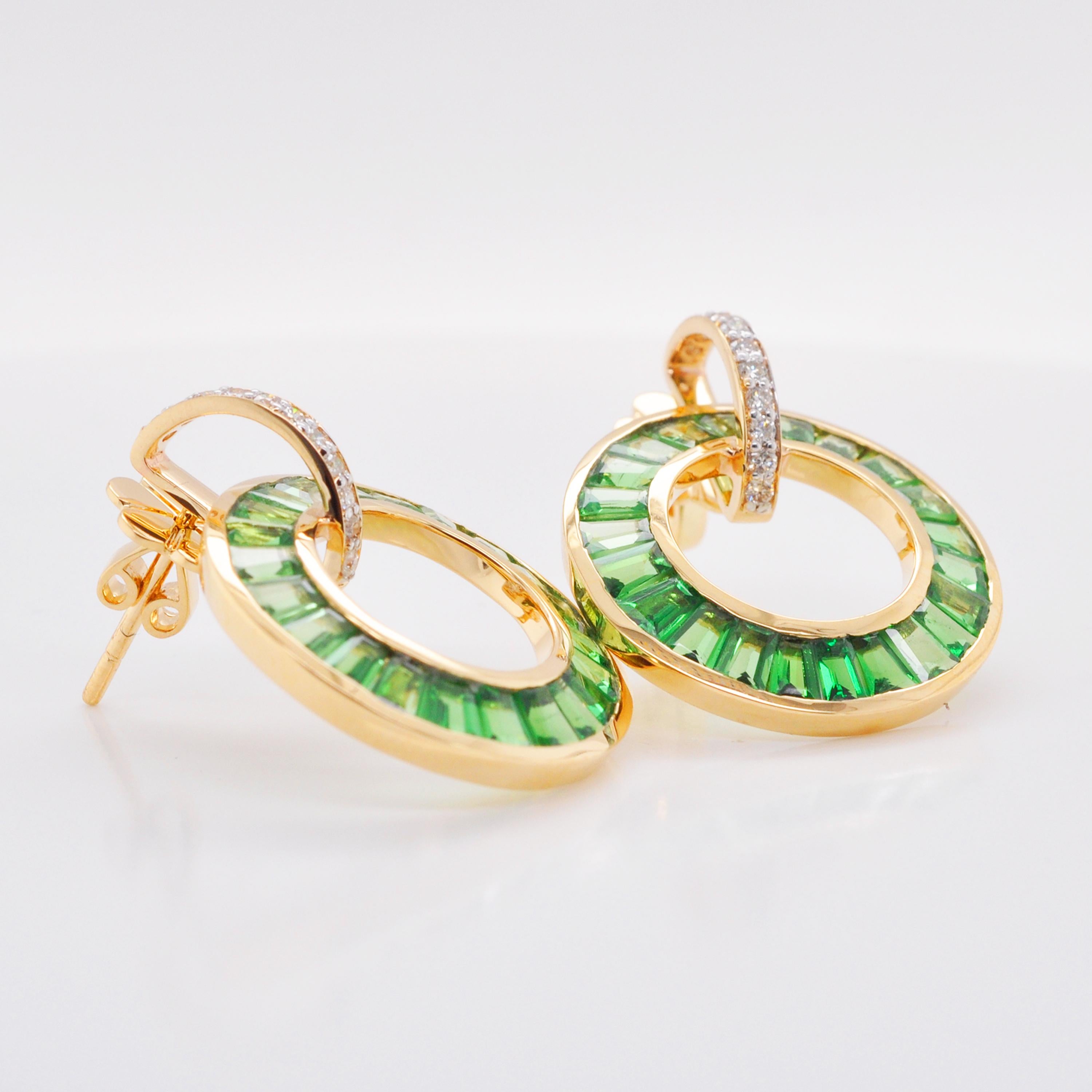 18K Gold Art Deco Style Tsavorite Garnet Baguettes Diamond Circular Earrings In New Condition For Sale In Jaipur, Rajasthan