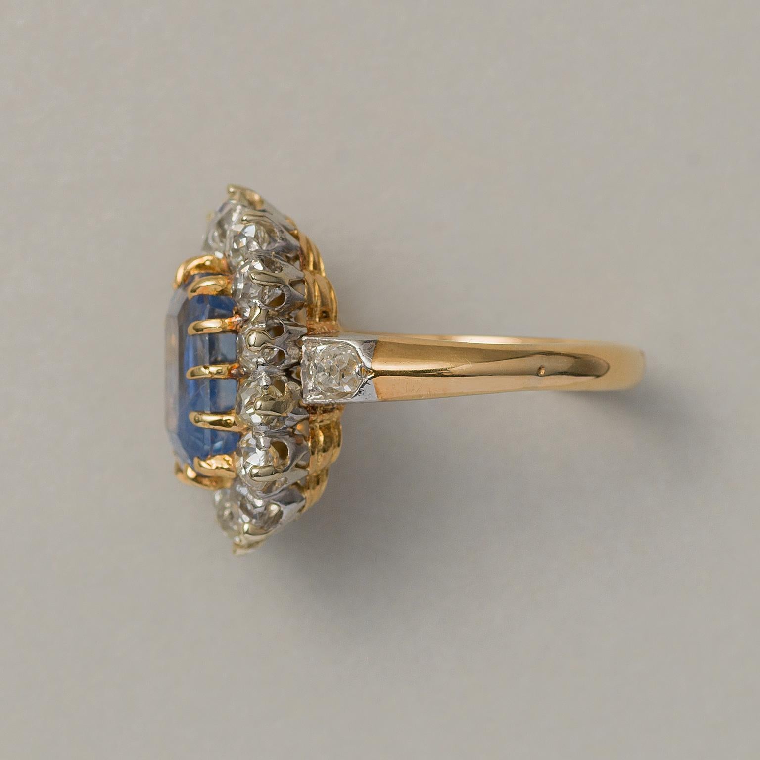 Jugendstilring aus 18 Karat Gold mit Saphiren und Diamanten (Art nouveau)