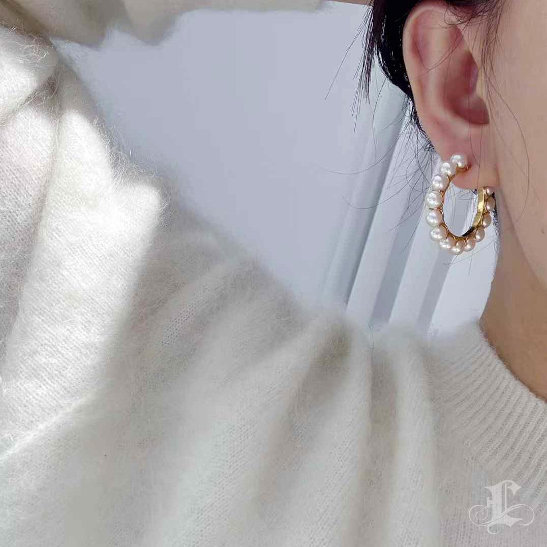 Uncut 【Lustre Arc】Aurora Baby Akoya Pearl Gold Hoop Earrings For Sale