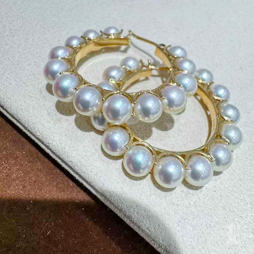 【Lustre Arc】Aurora Baby Akoya Pearl Gold Hoop Earrings For Sale 1