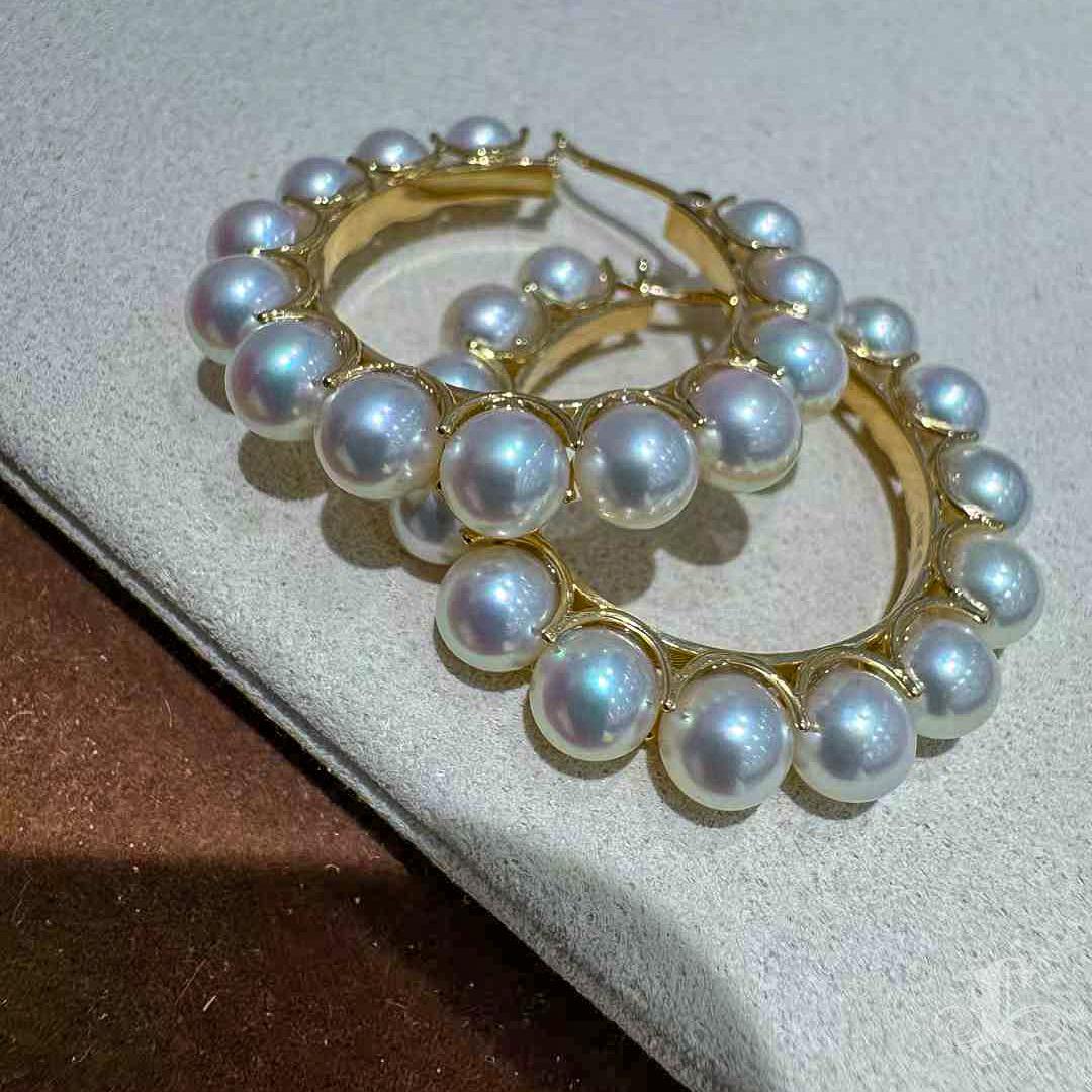 【Lustre Arc】Aurora Baby Akoya Pearl Gold Hoop Earrings For Sale 2
