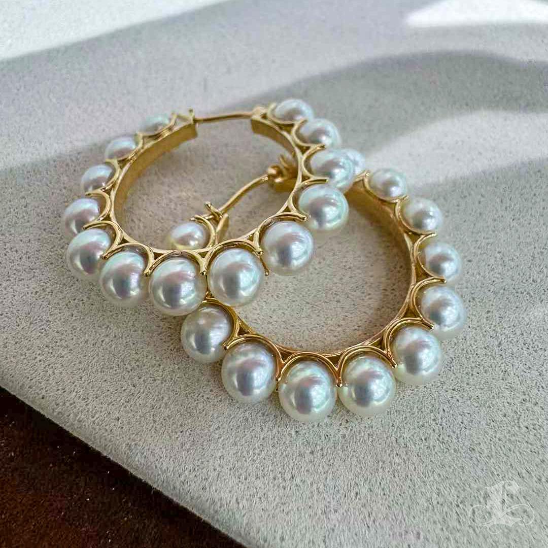 【Lustre Arc】Aurora Baby Akoya Pearl Gold Hoop Earrings For Sale 3
