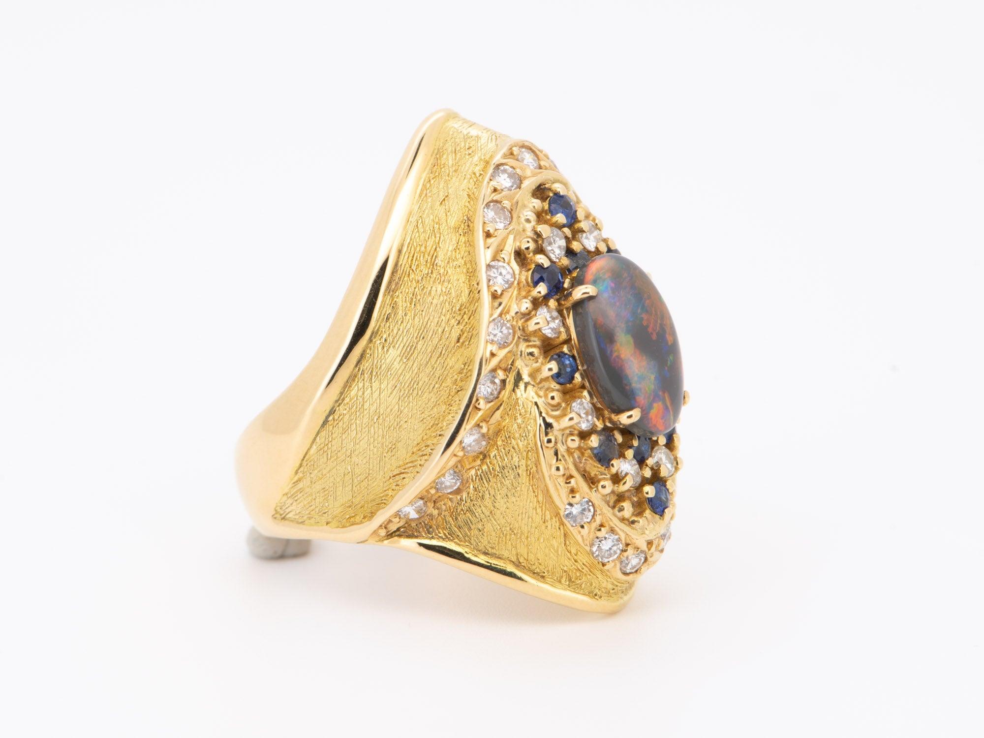 Or 18K Bague Opale Noire Australienne Yuzo Kiriyama Designer Japonais Saphir Excellent état - En vente à Osprey, FL