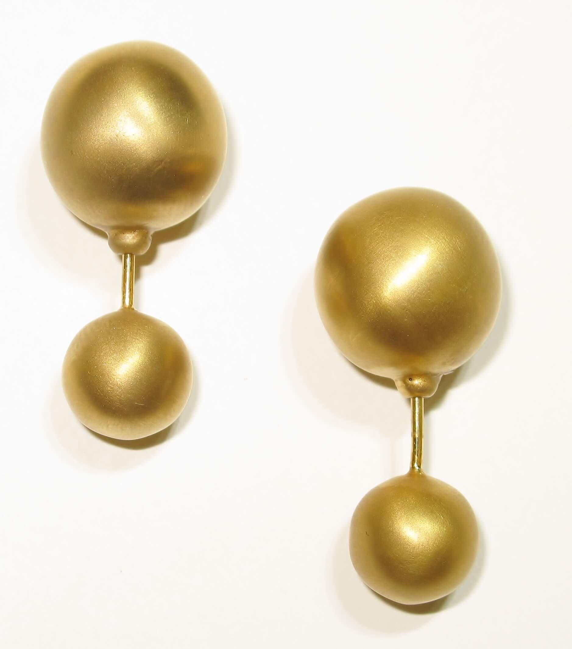 Art Nouveau Luxurious 18k Satin finish gold ball tunnel earring For Sale